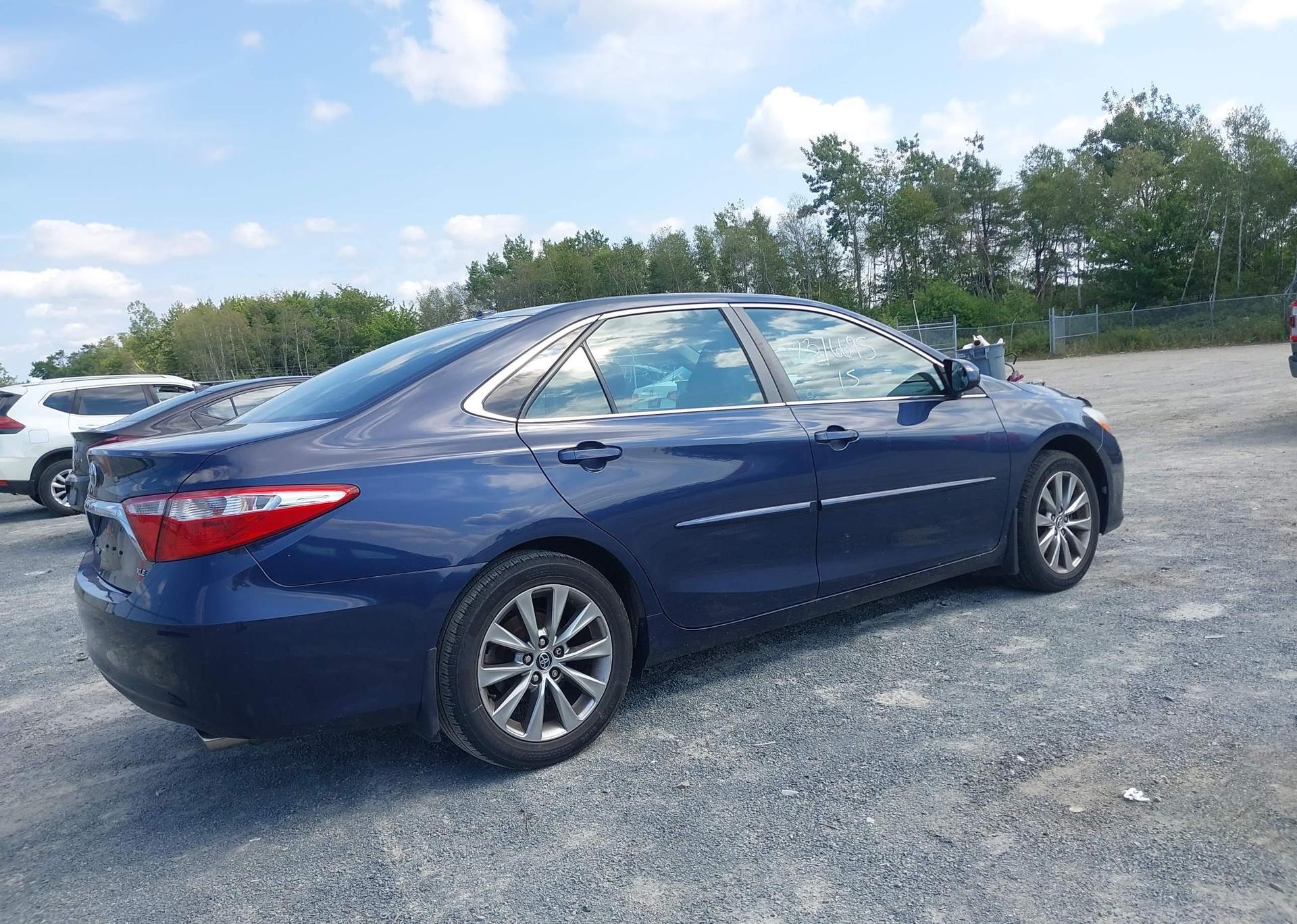 2015 TOYOTA CAMRY XLE