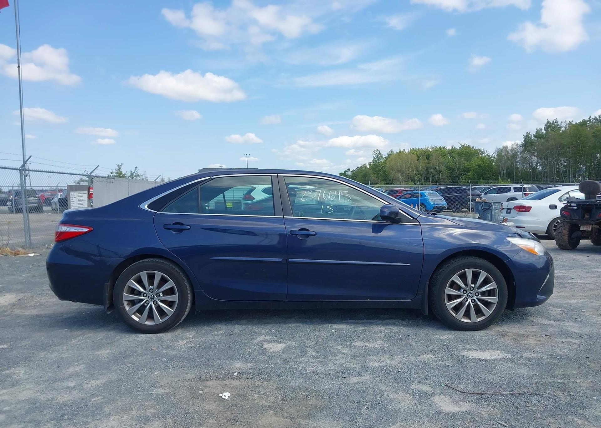 2015 TOYOTA CAMRY XLE