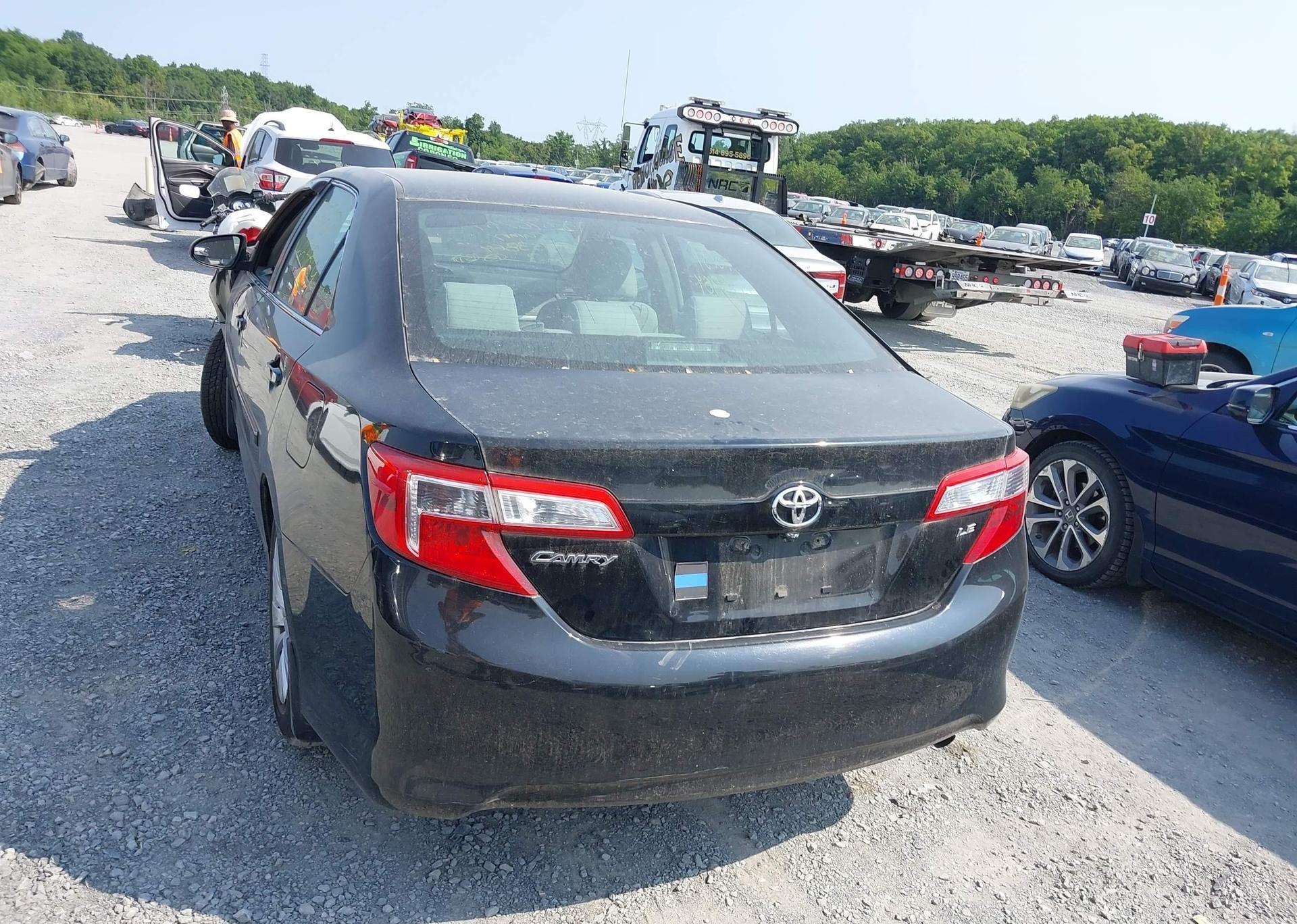 2012 TOYOTA CAMRY SE
