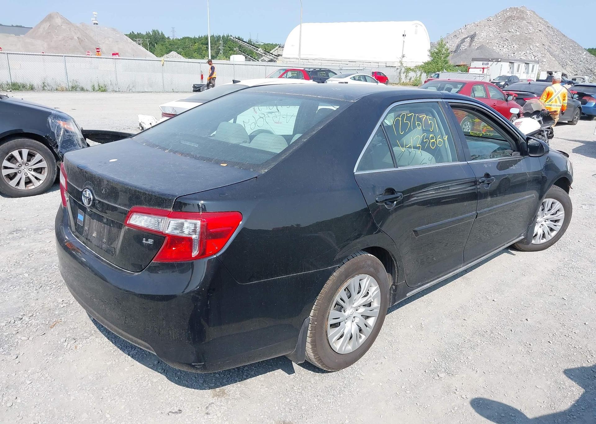 2012 TOYOTA CAMRY SE