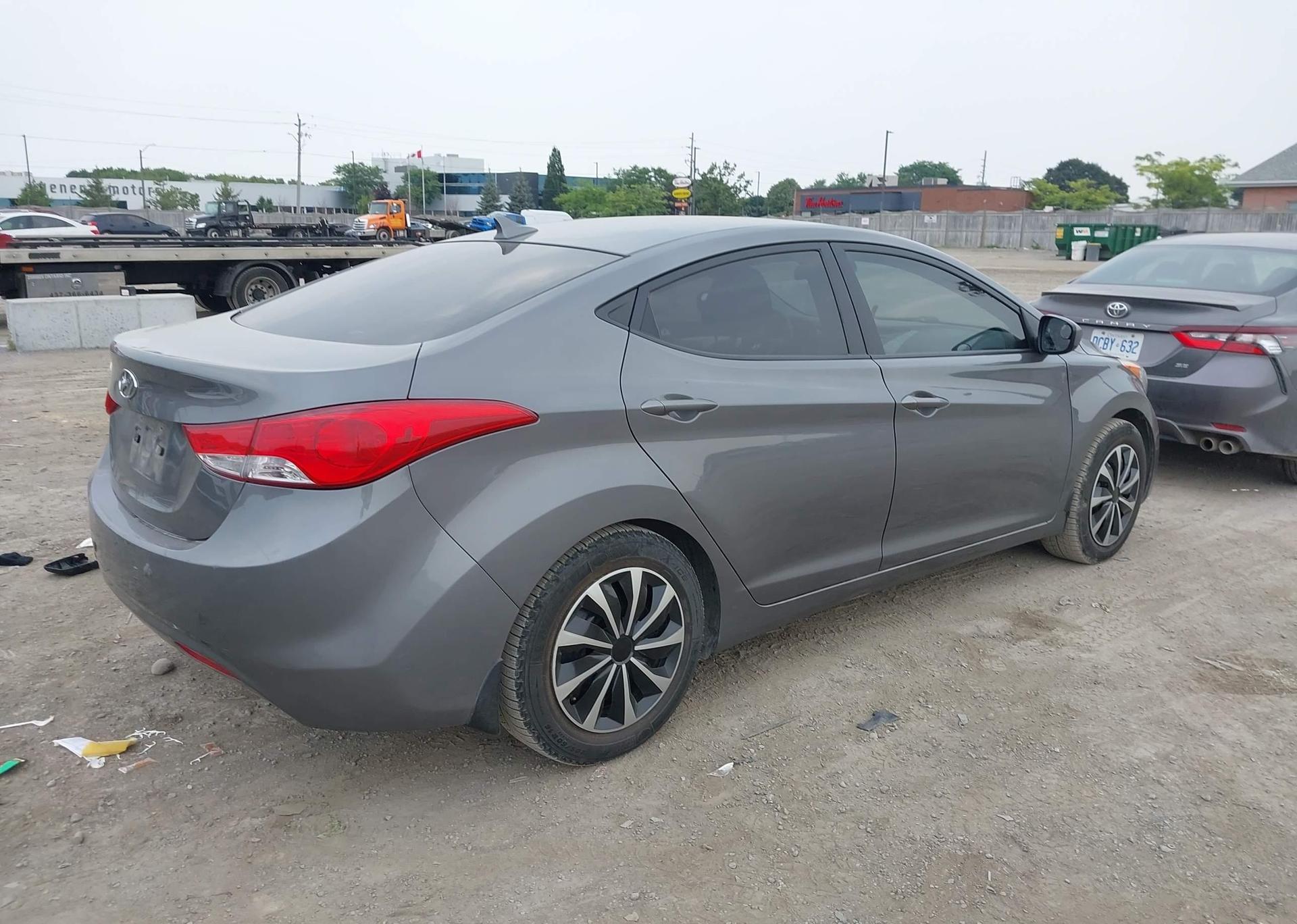 2012 HYUNDAI ELANTRA GL