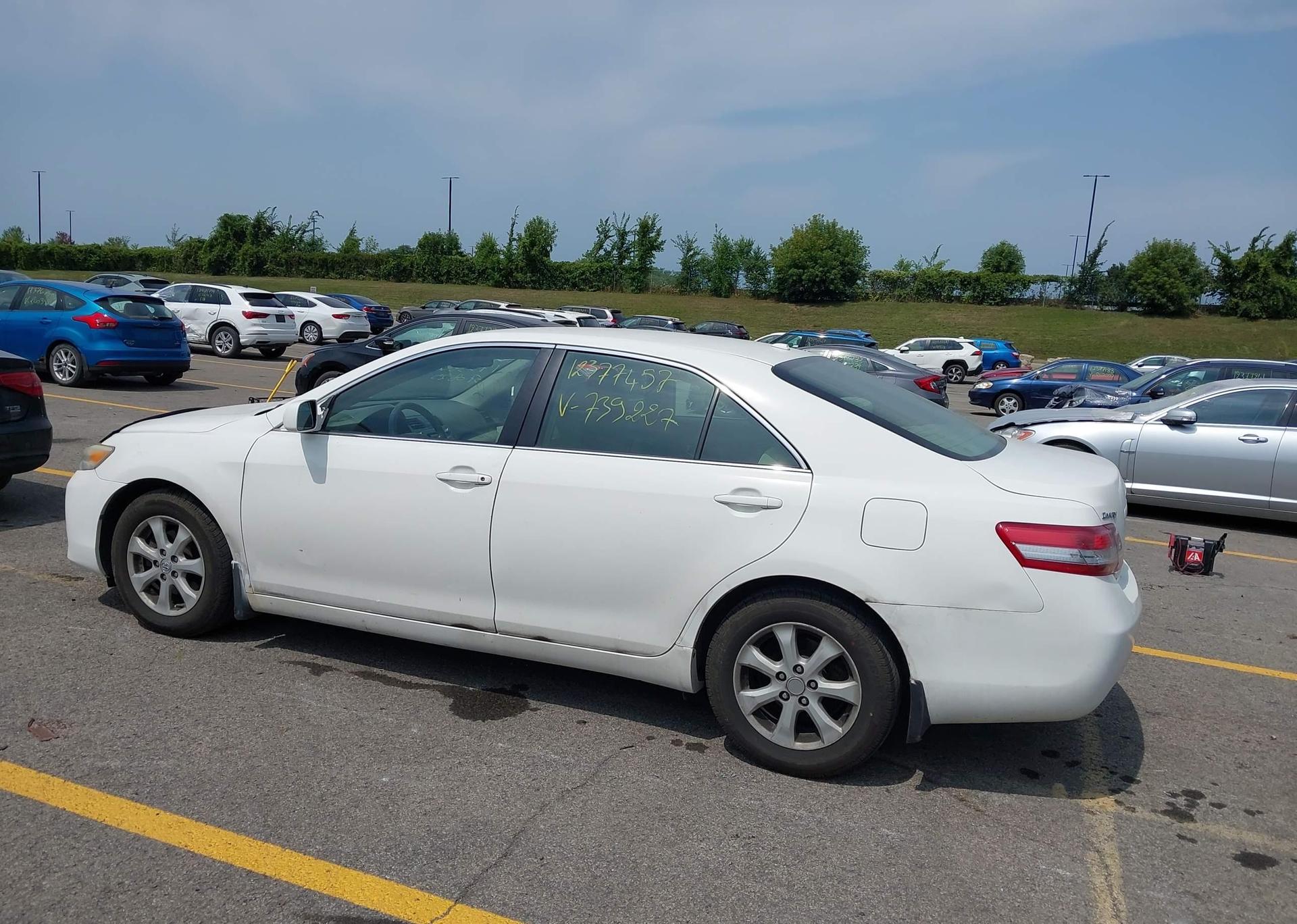 2011 TOYOTA CAMRY SE