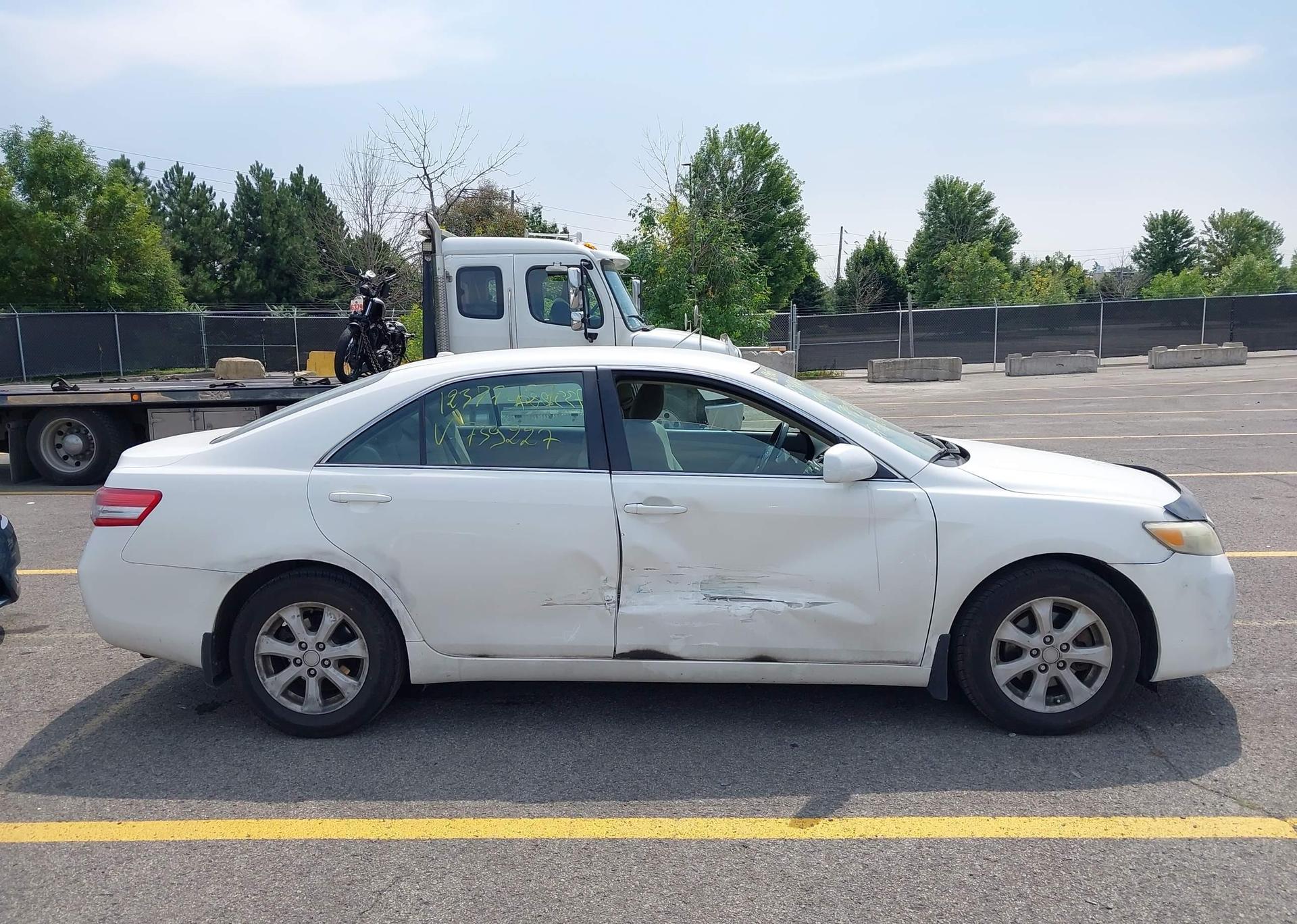 2011 TOYOTA CAMRY SE