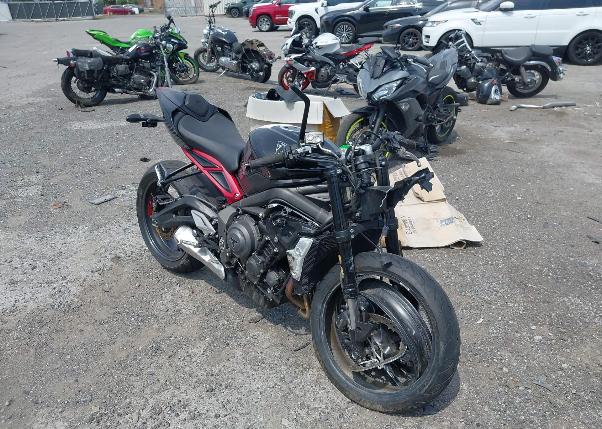 2022 TRIUMPH MOTORCYCLE STREET TRIPLE R