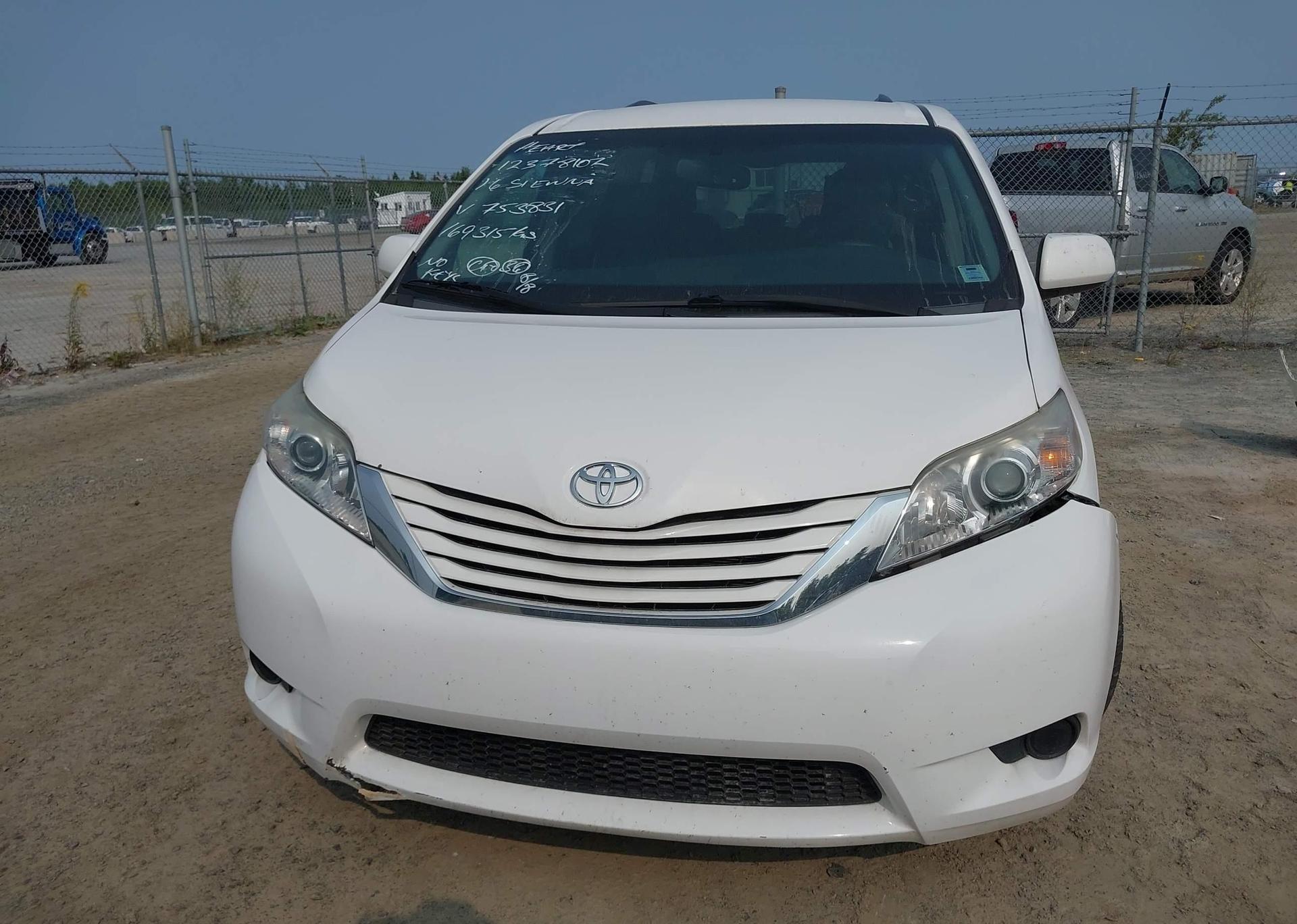 2016 TOYOTA SIENNA LE 8 PASSENGER