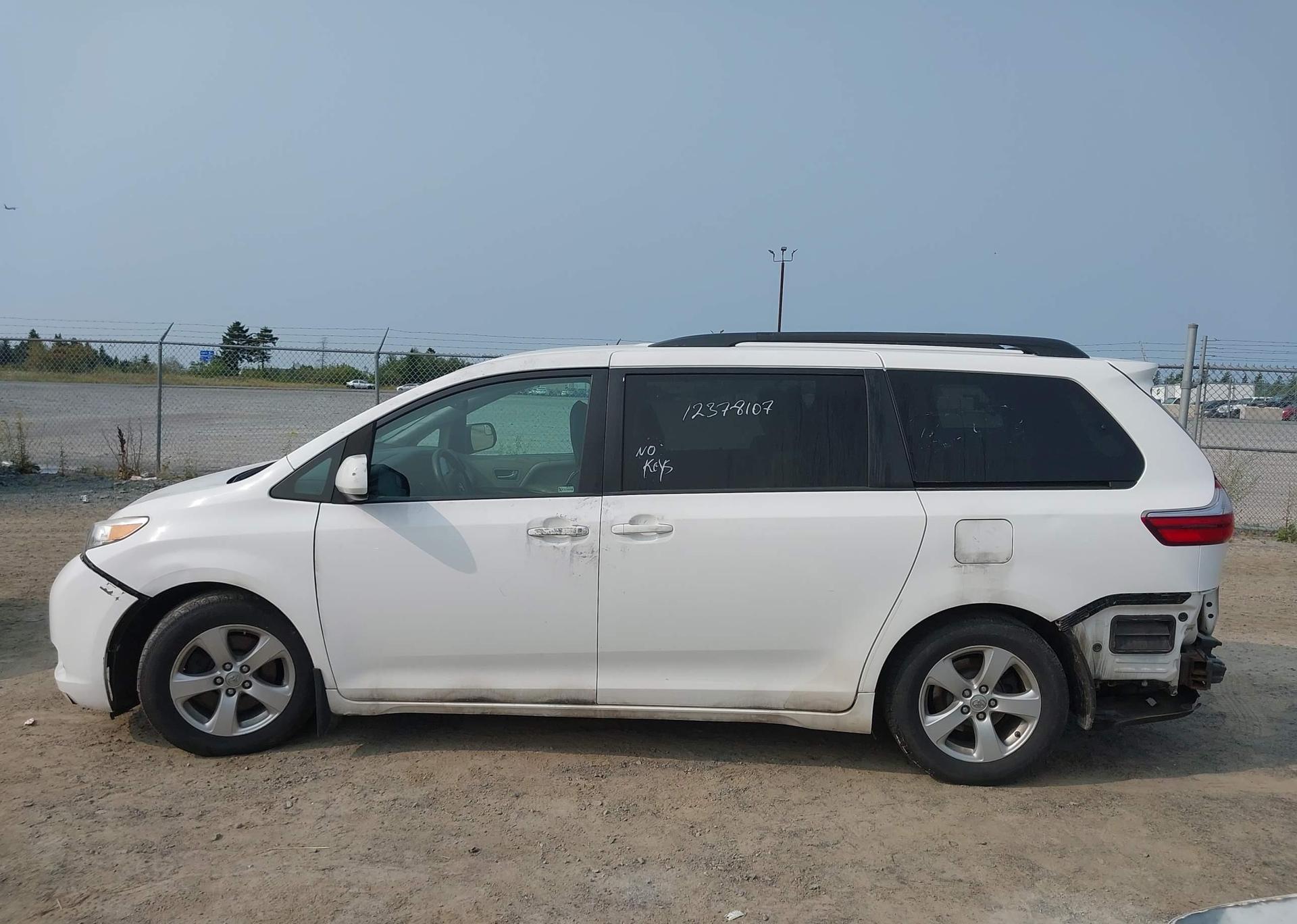 2016 TOYOTA SIENNA LE 8 PASSENGER