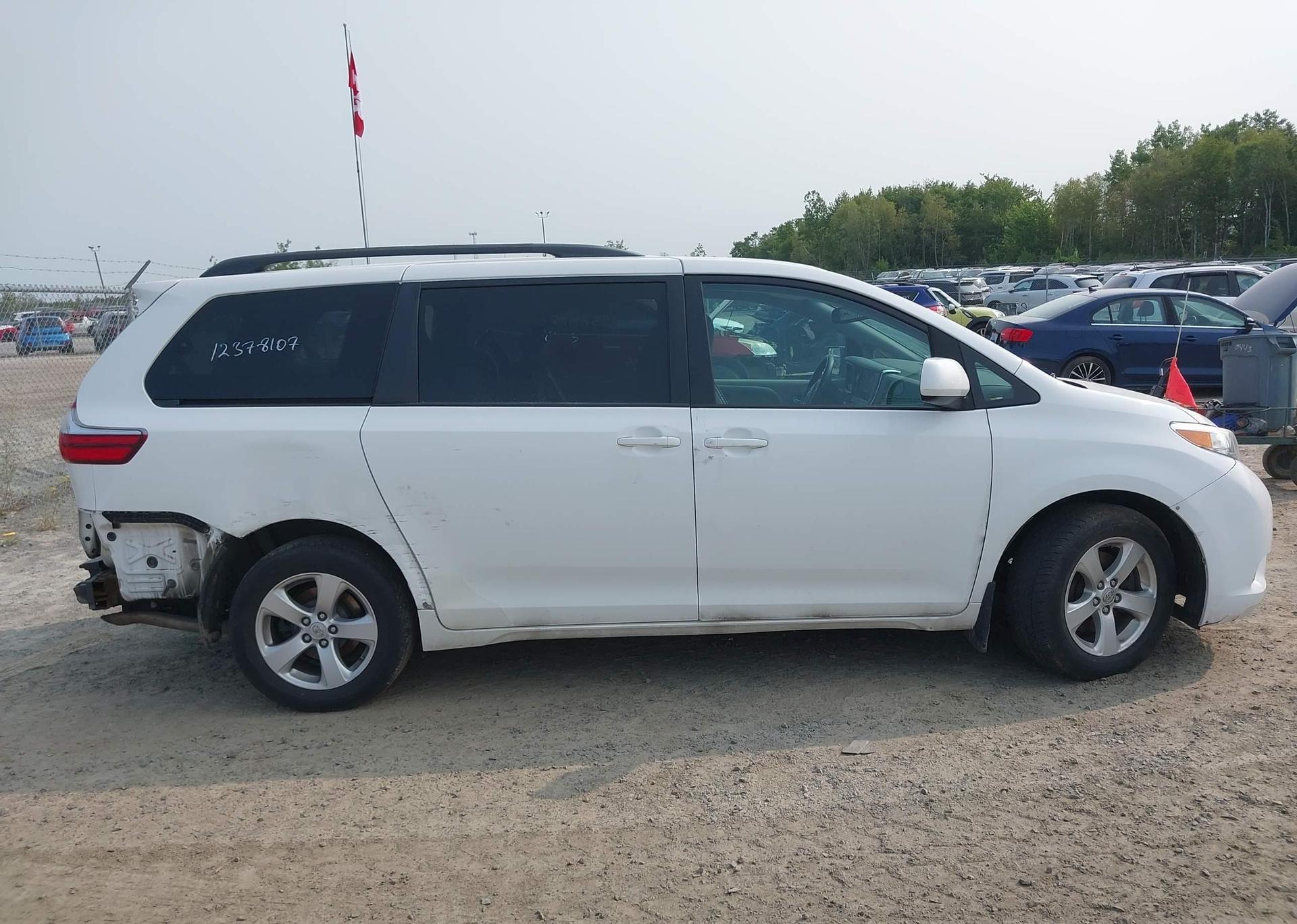 2016 TOYOTA SIENNA LE 8 PASSENGER