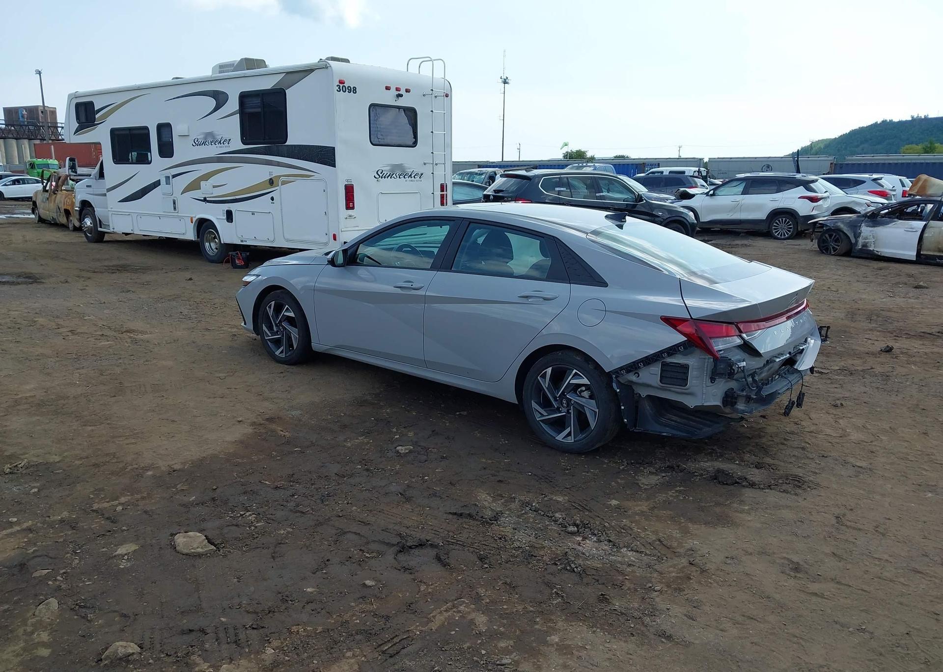 2024 HYUNDAI ELANTRA PREFERRED W