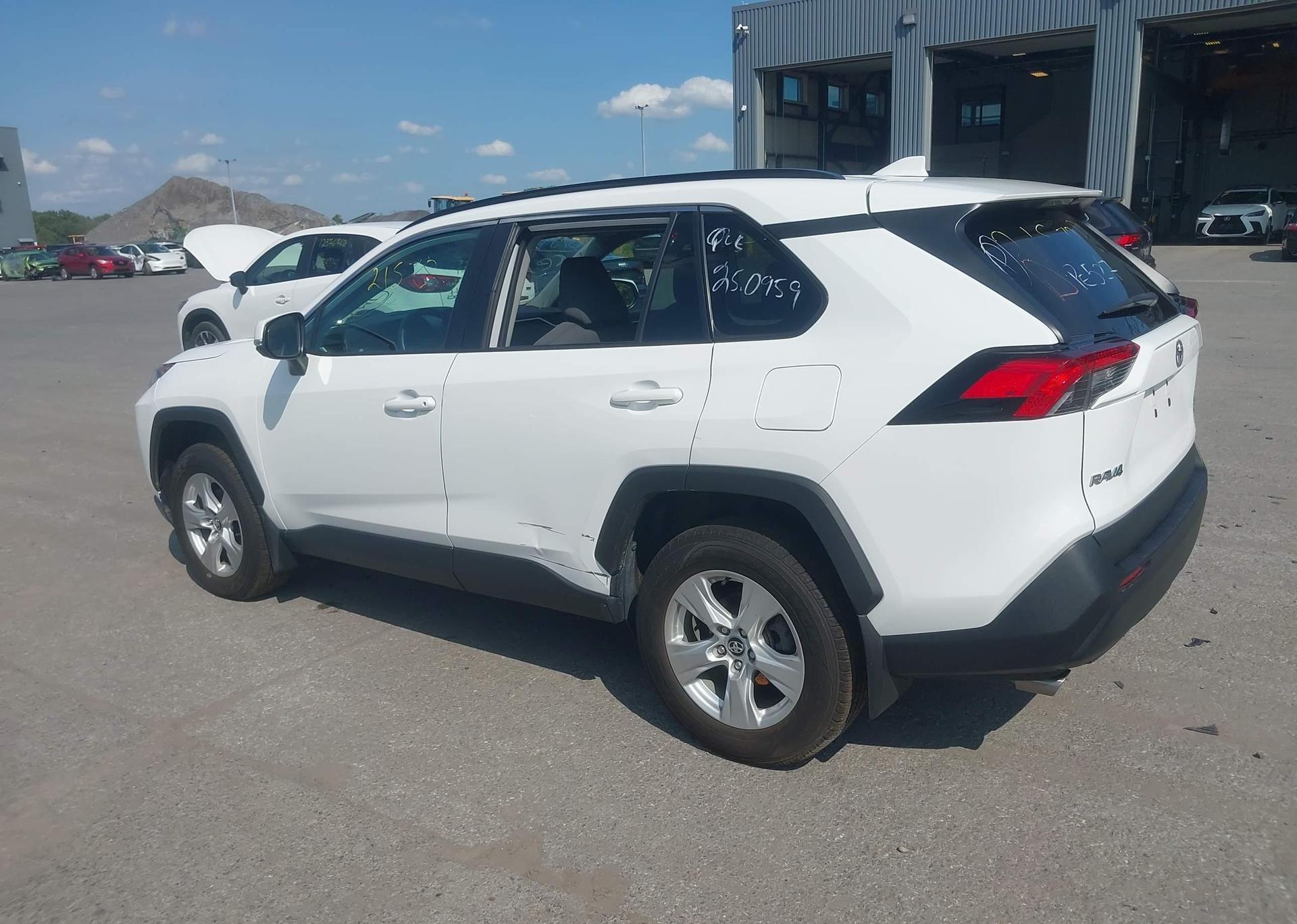 2020 TOYOTA RAV4 XLE