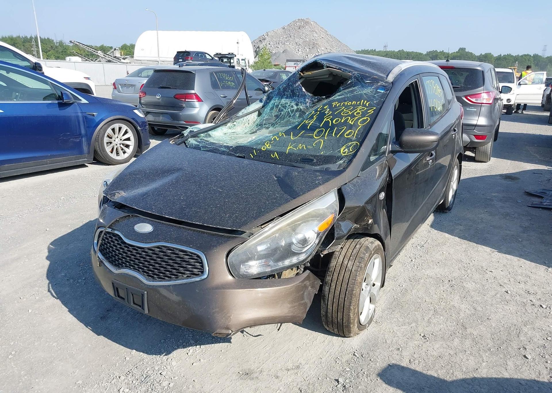 2014 KIA RONDO