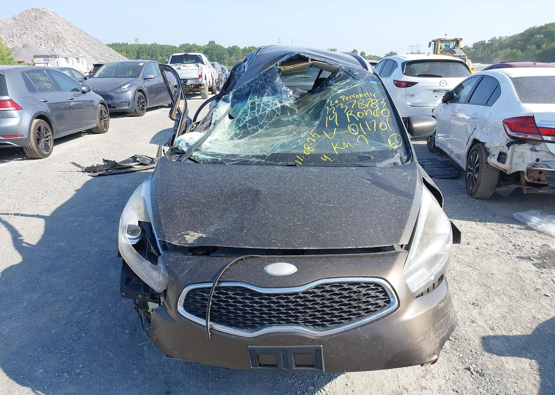 2014 KIA RONDO