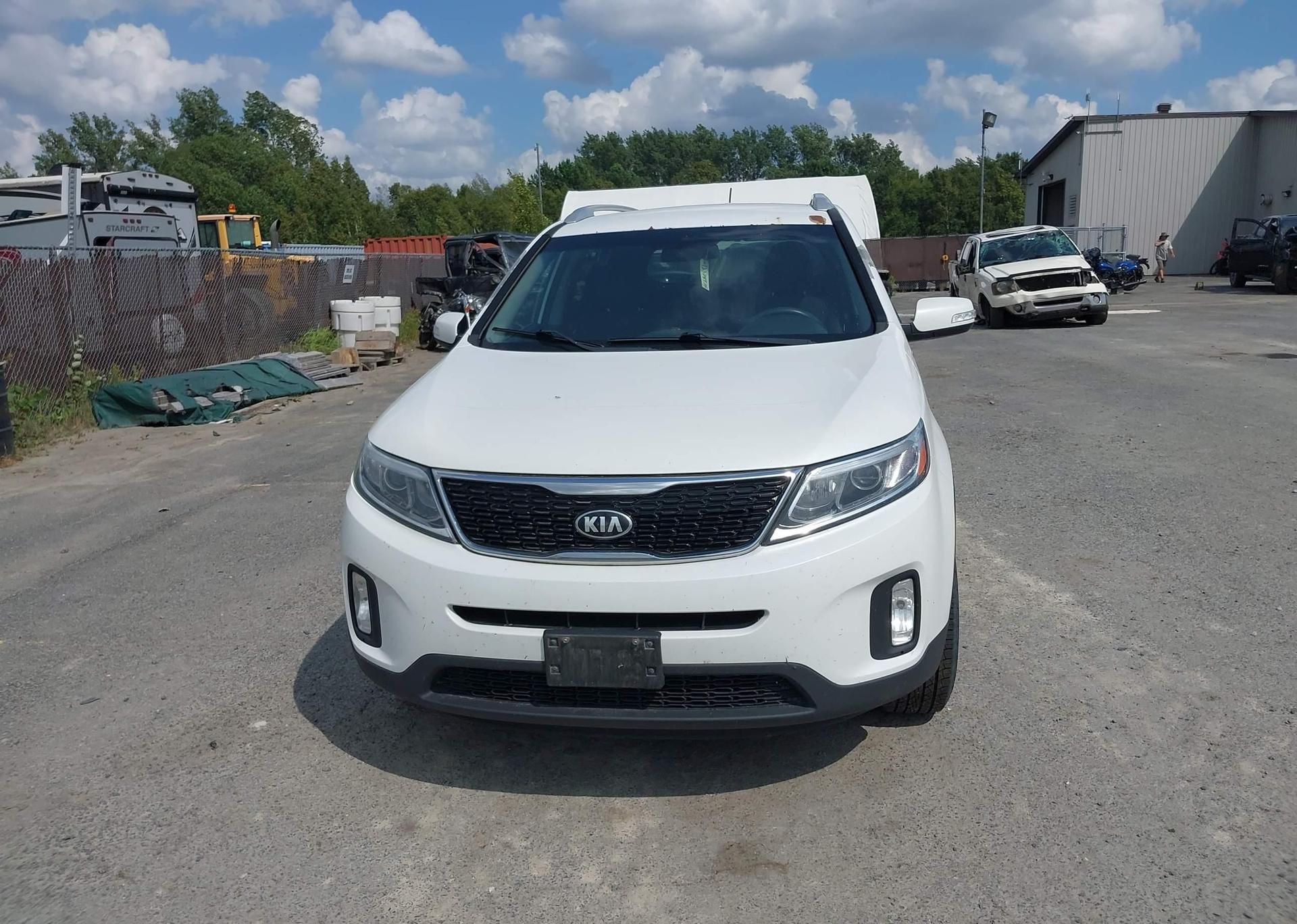 2015 KIA SORENTO LX