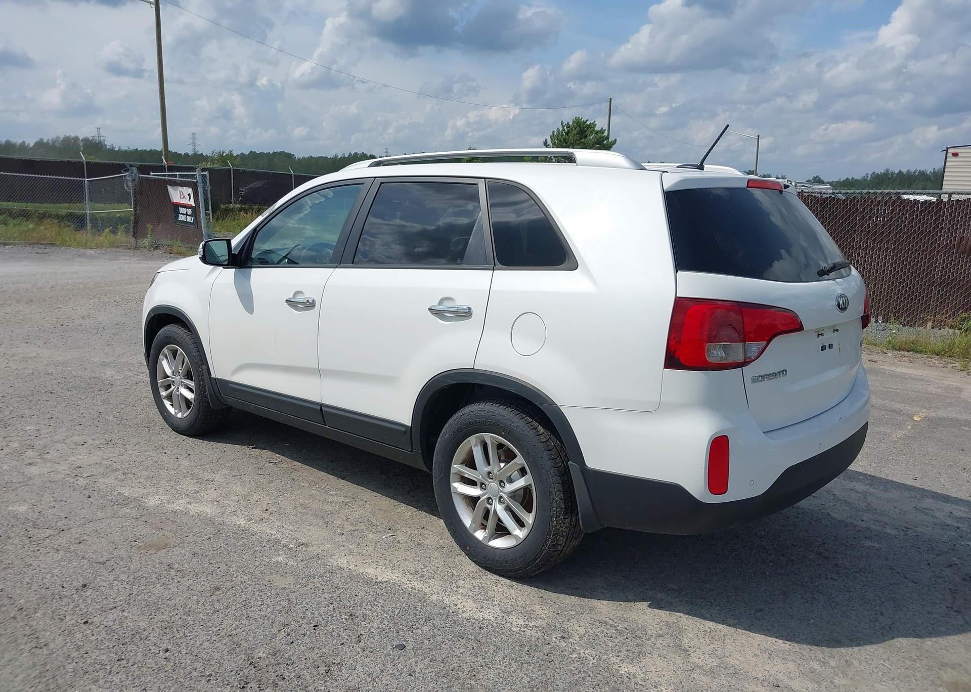 2015 KIA SORENTO LX
