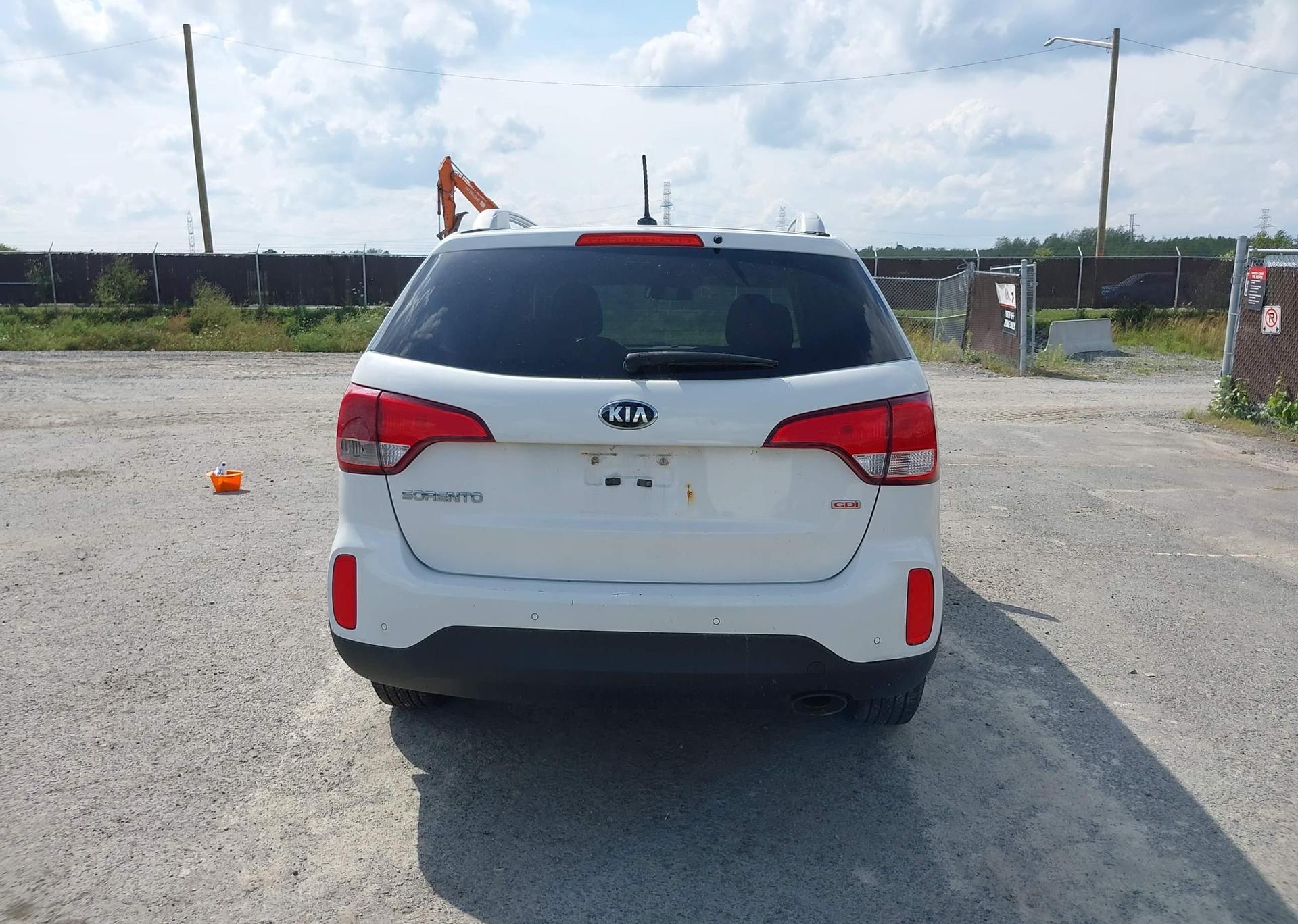 2015 KIA SORENTO LX