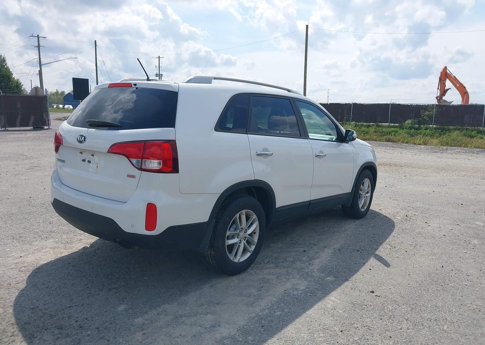 2015 KIA SORENTO LX