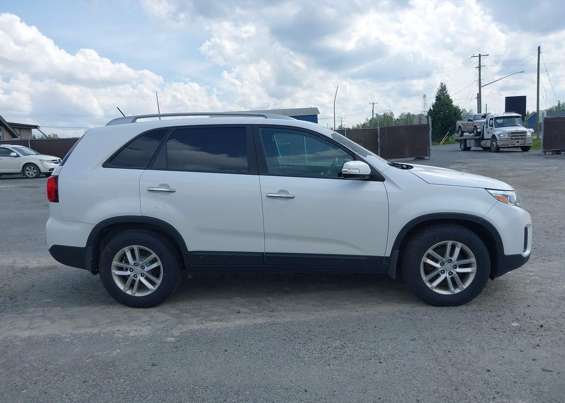 2015 KIA SORENTO LX