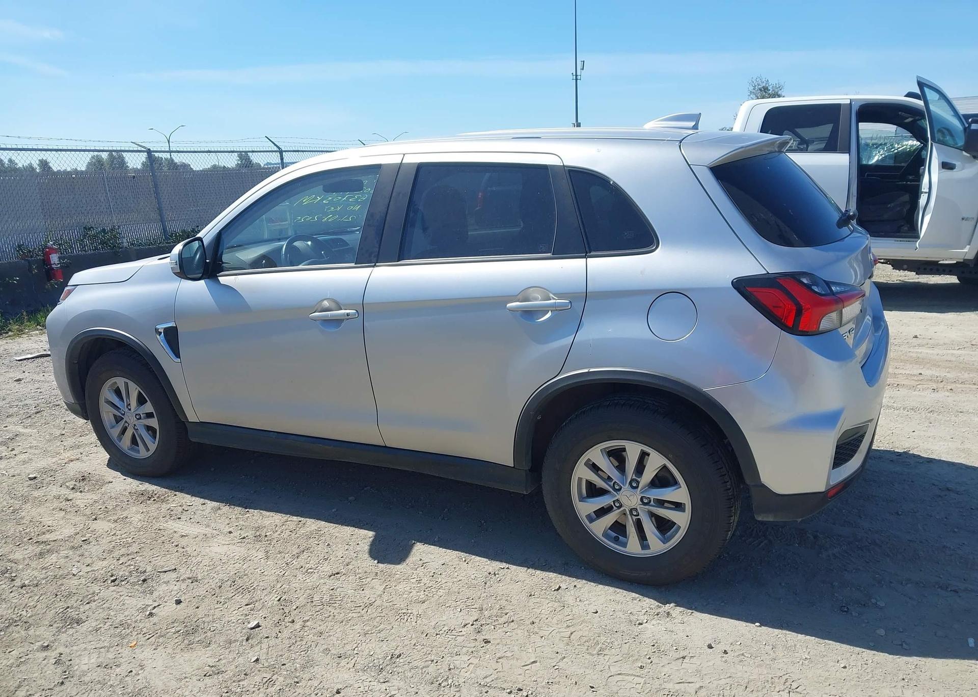 2022 MITSUBISHI RVR SE