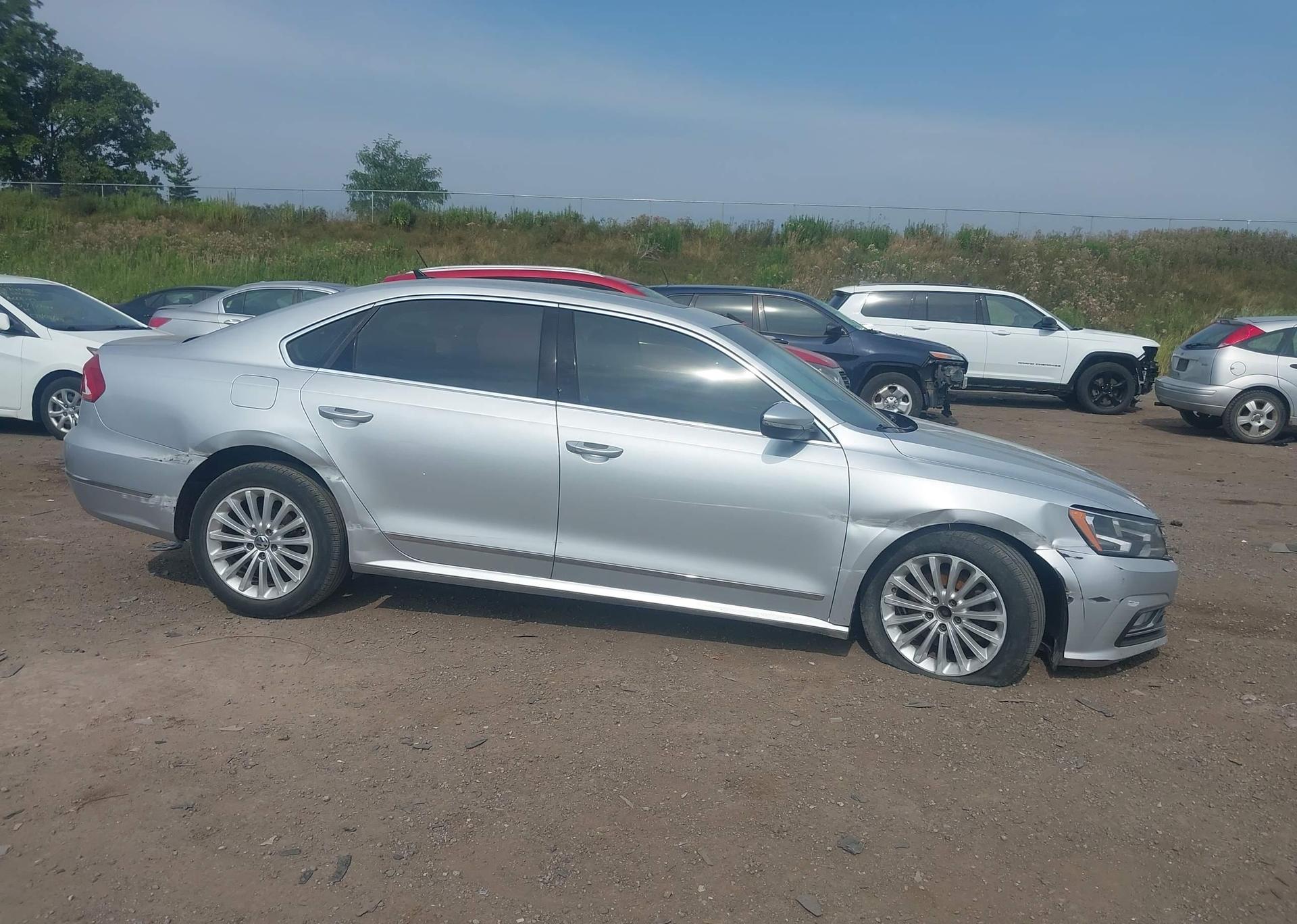 2016 VOLKSWAGEN PASSAT SE