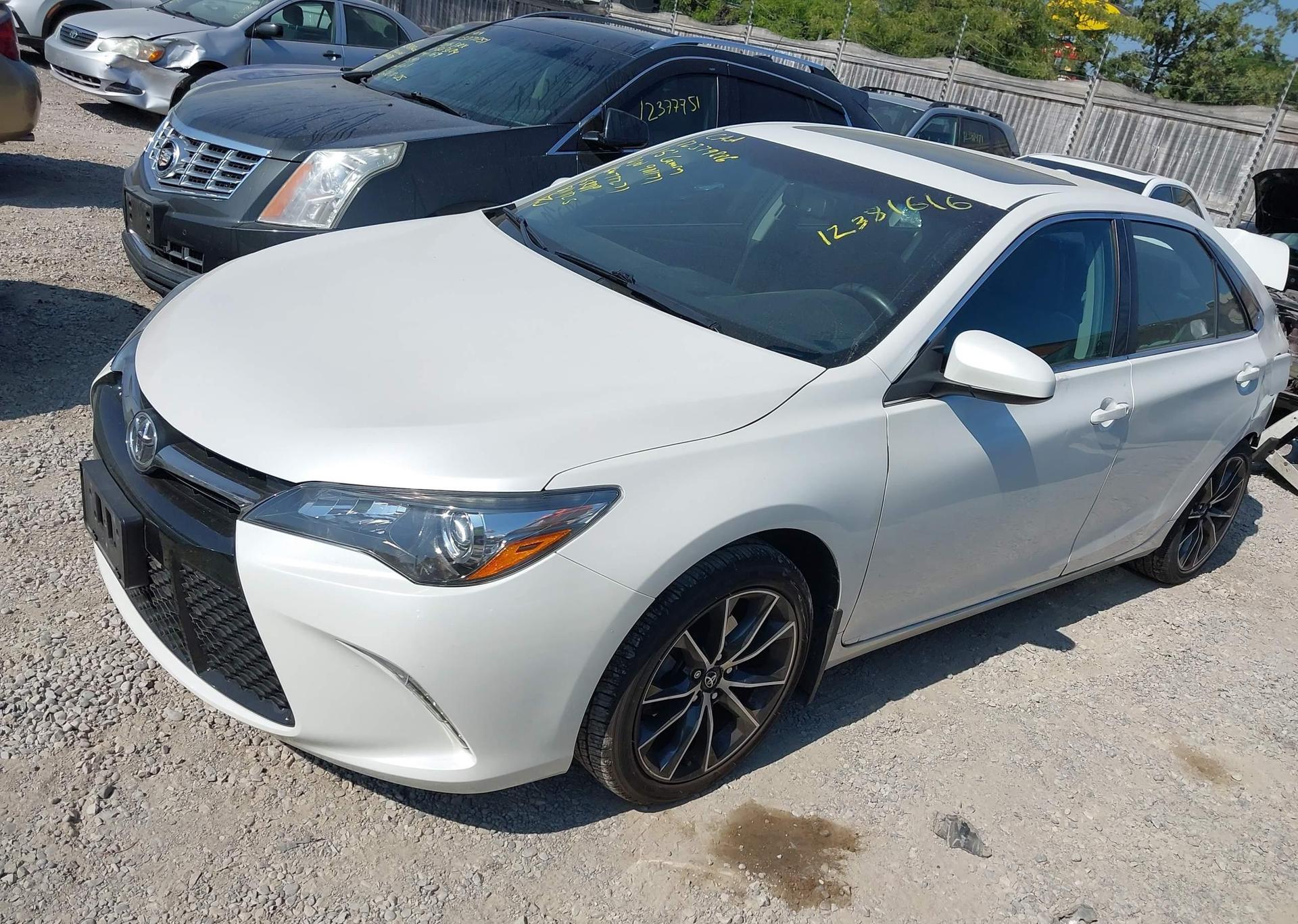 2015 TOYOTA CAMRY LE