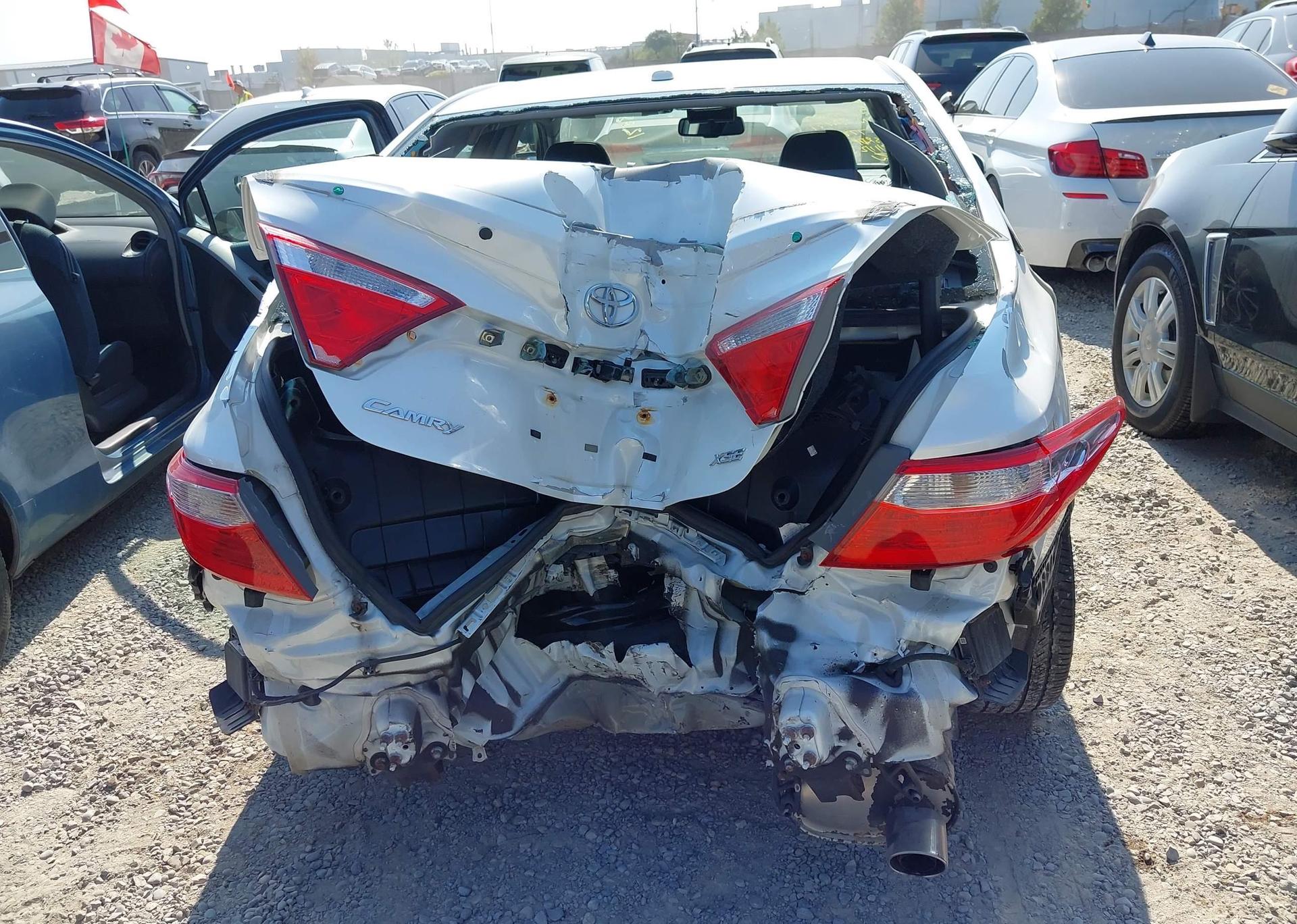 2015 TOYOTA CAMRY LE