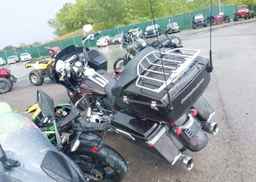 2011 HARLEY-DAVIDSON FLTRU