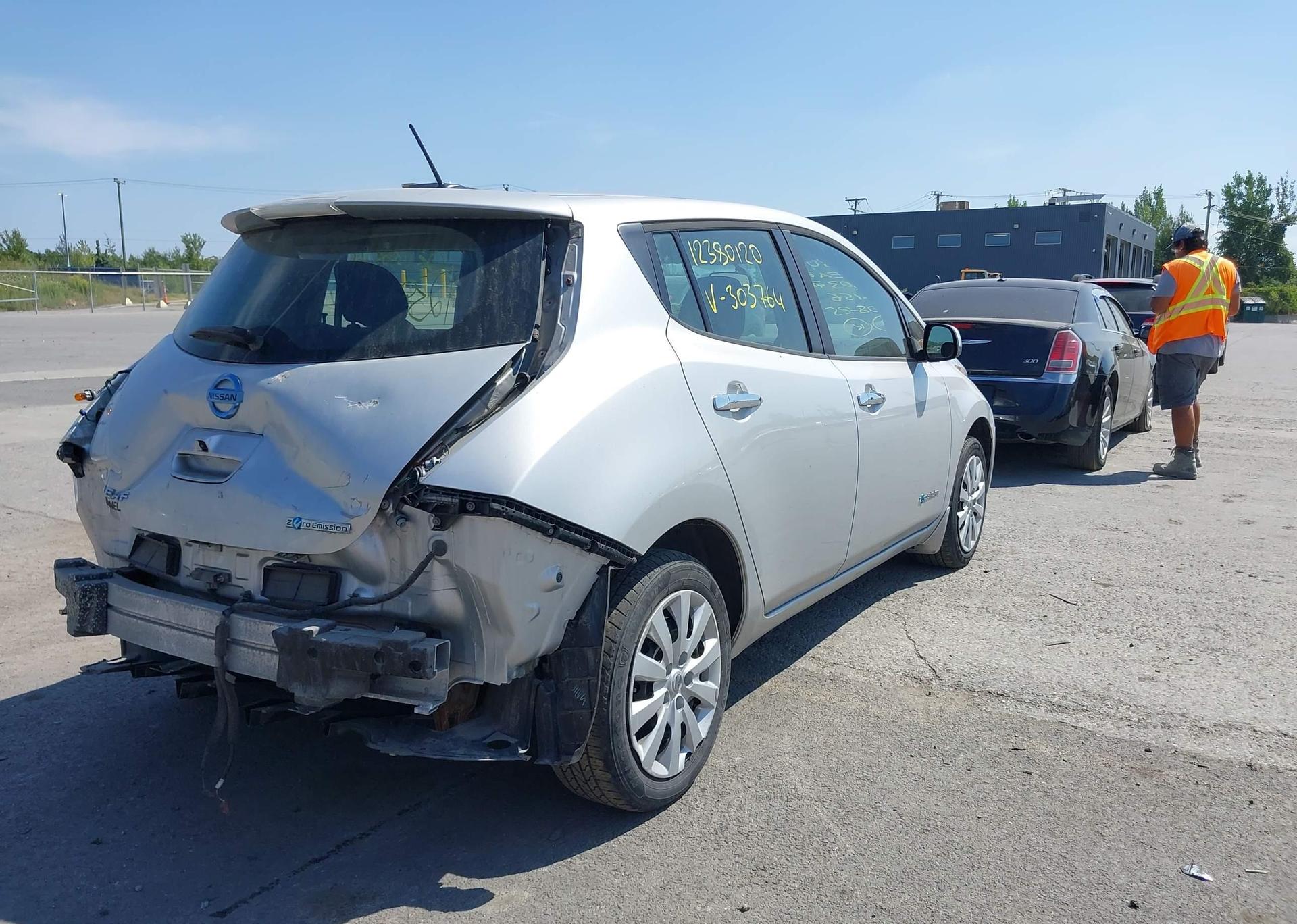 2016 NISSAN LEAF S