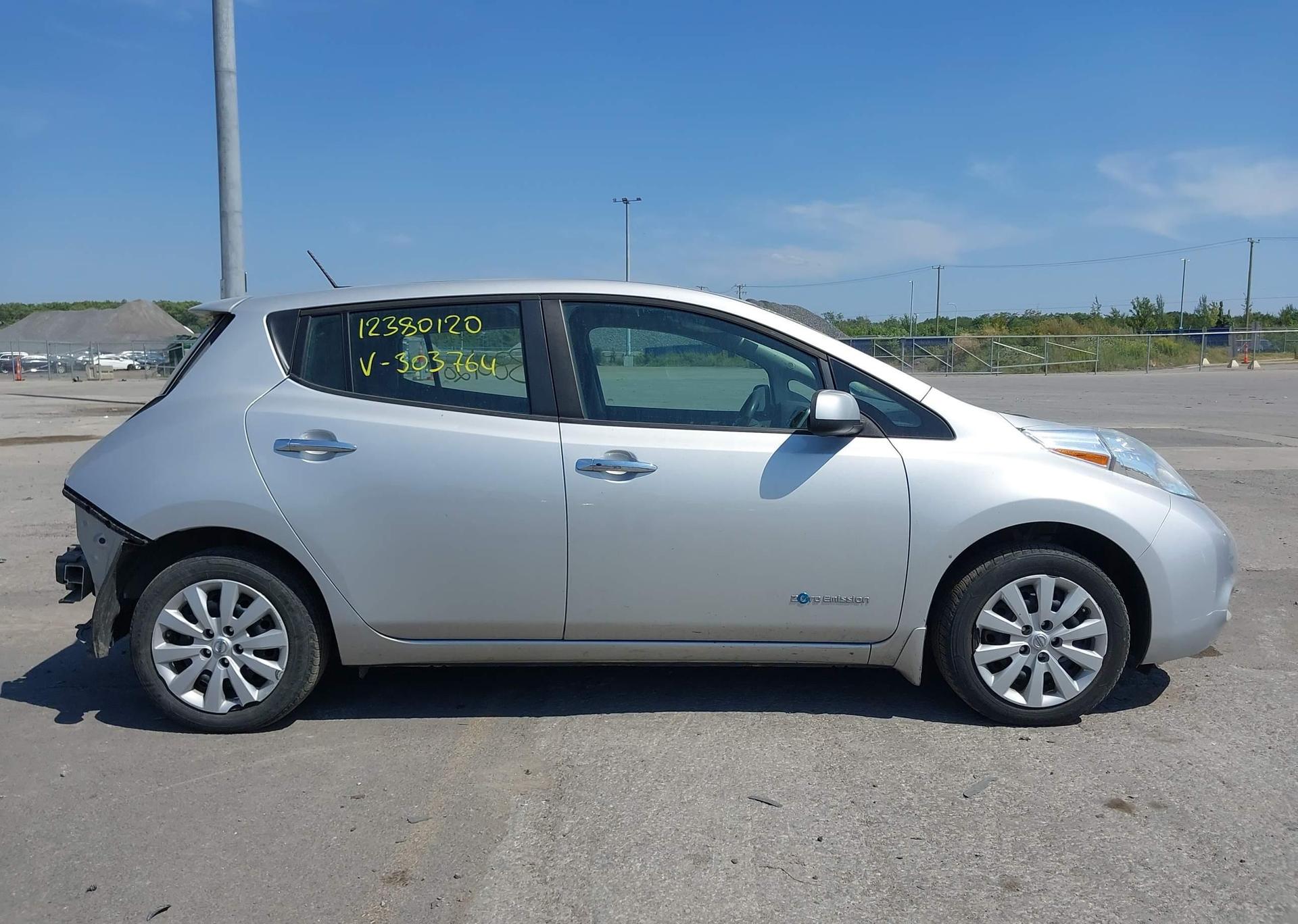 2016 NISSAN LEAF S