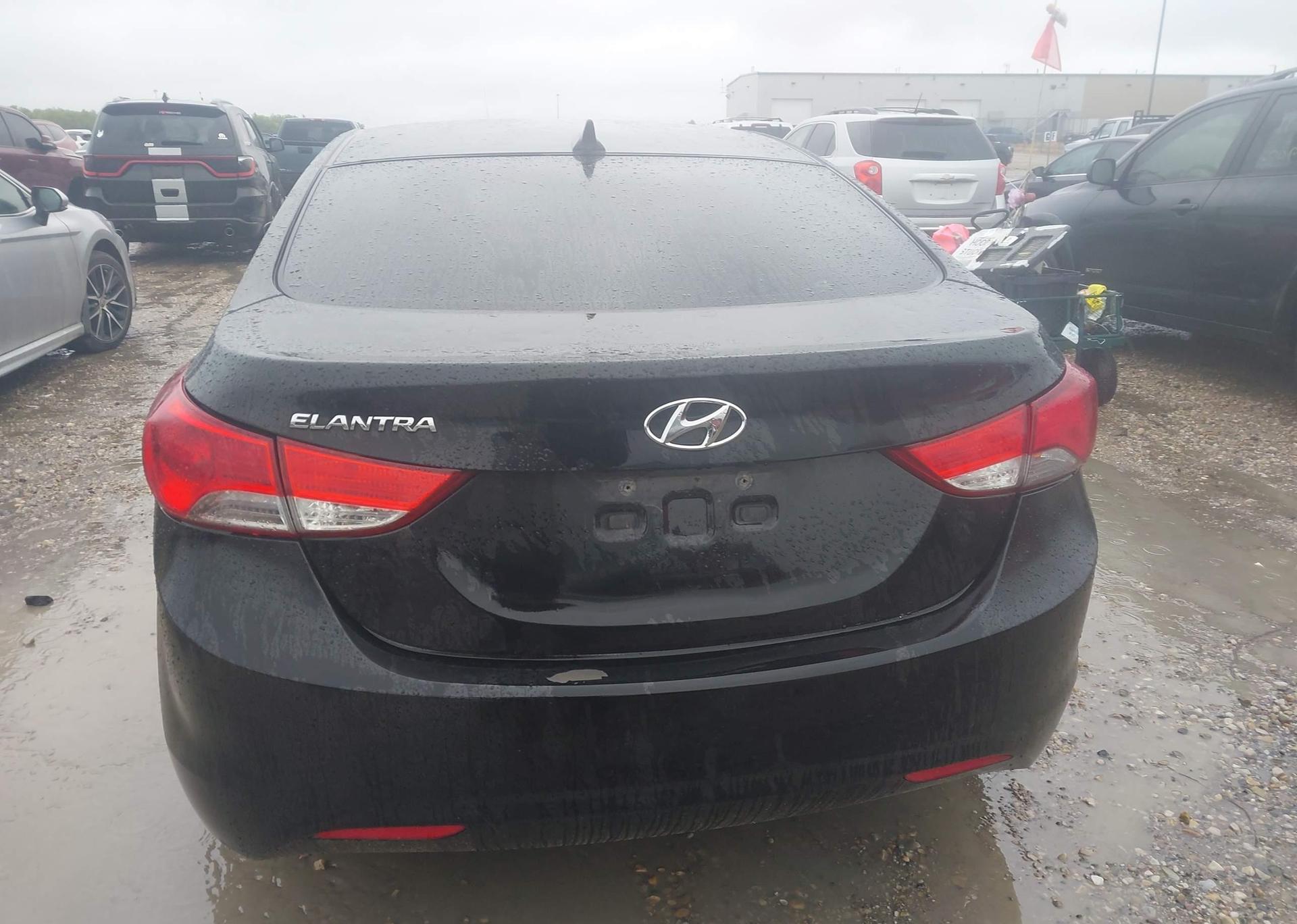 2013 HYUNDAI ELANTRA GL