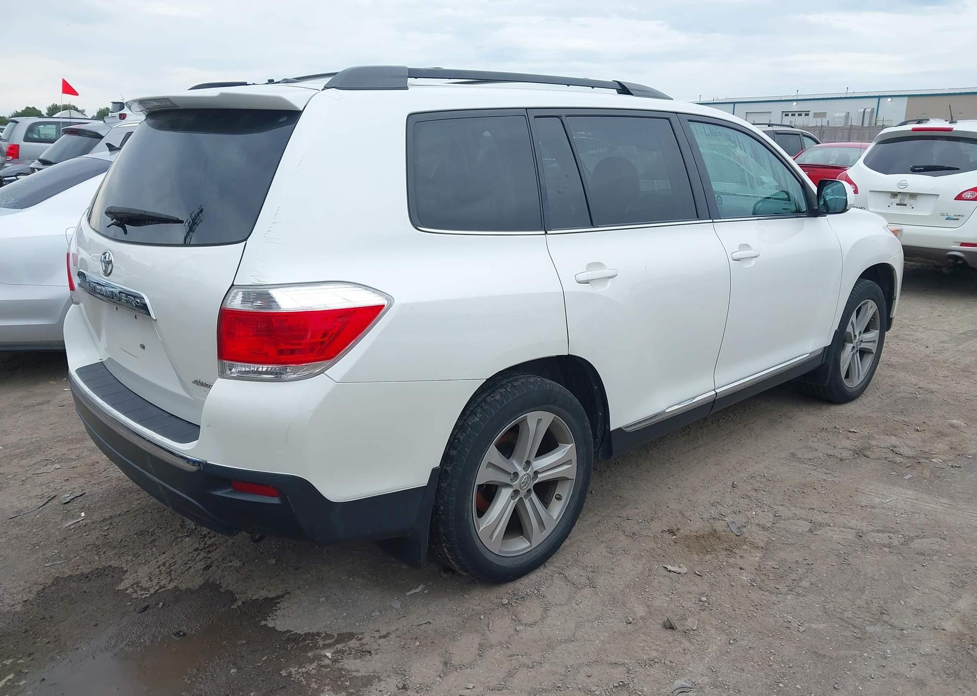 2013 TOYOTA HIGHLANDER PLUS