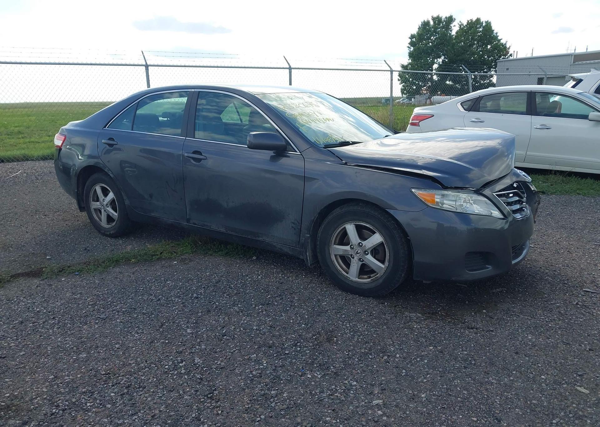 2011 TOYOTA CAMRY LE