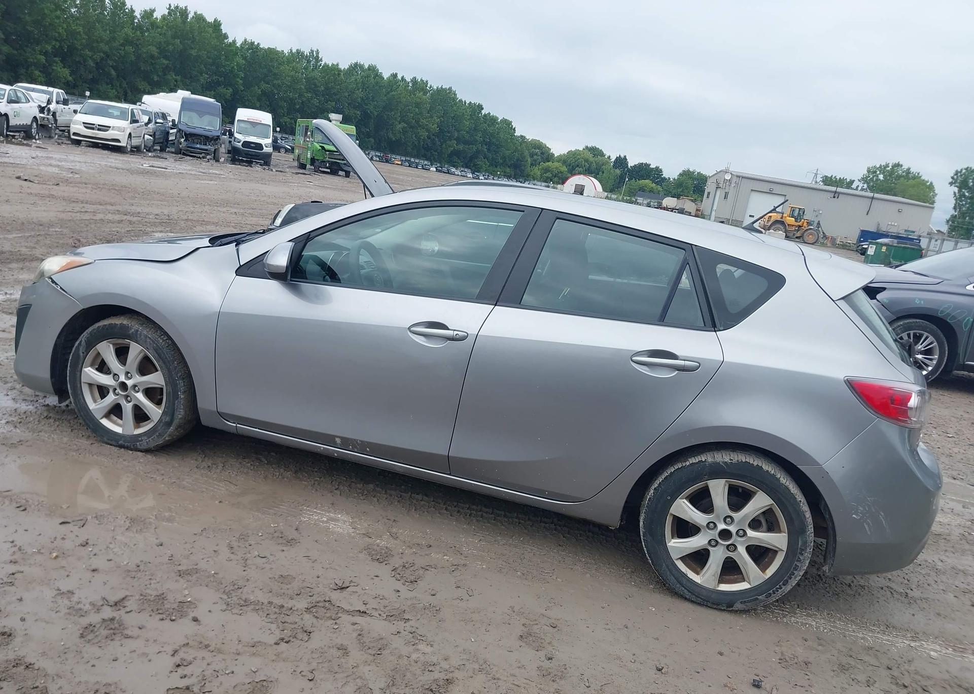 2011 MAZDA 3 I