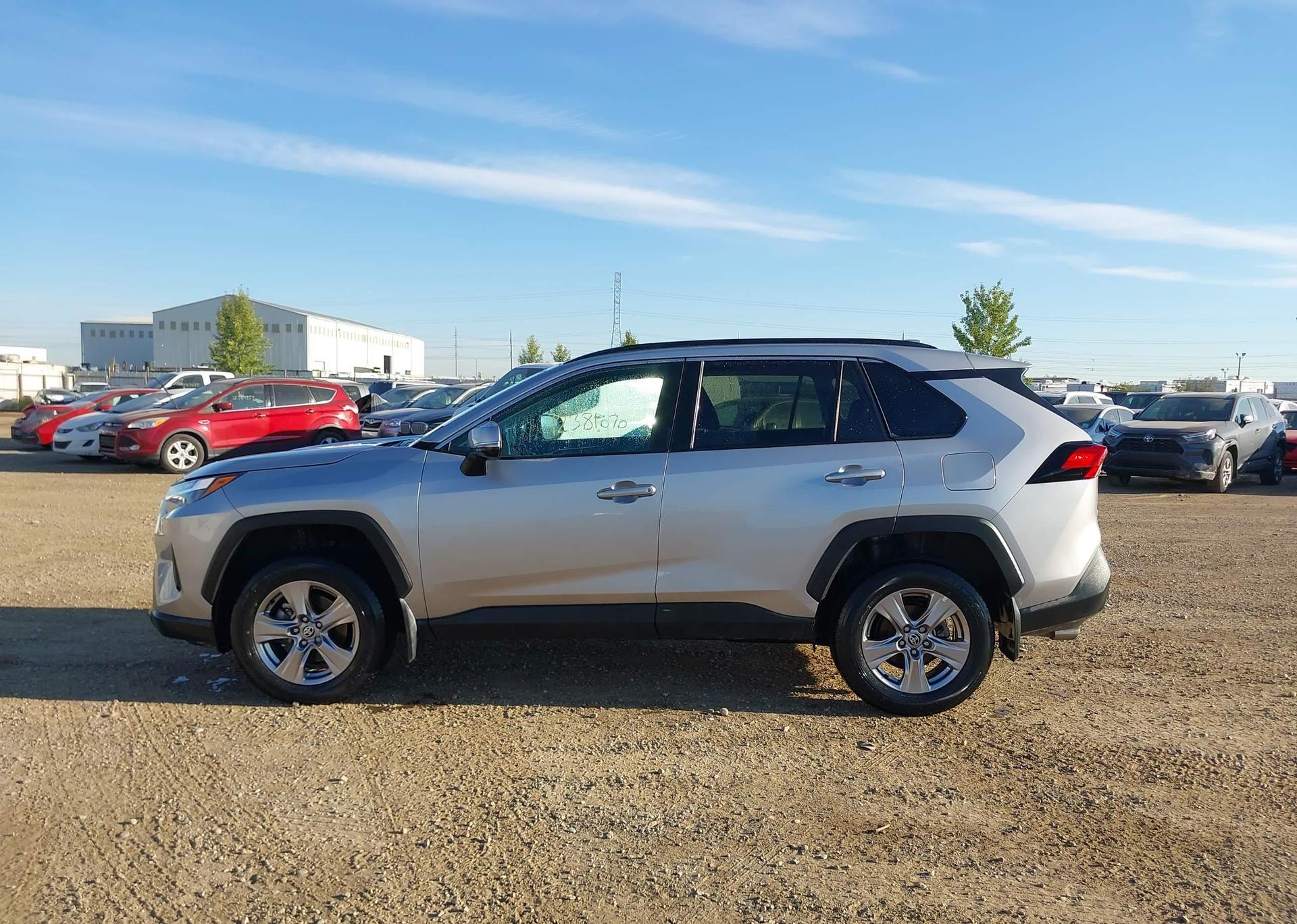 2023 TOYOTA RAV4 XLE