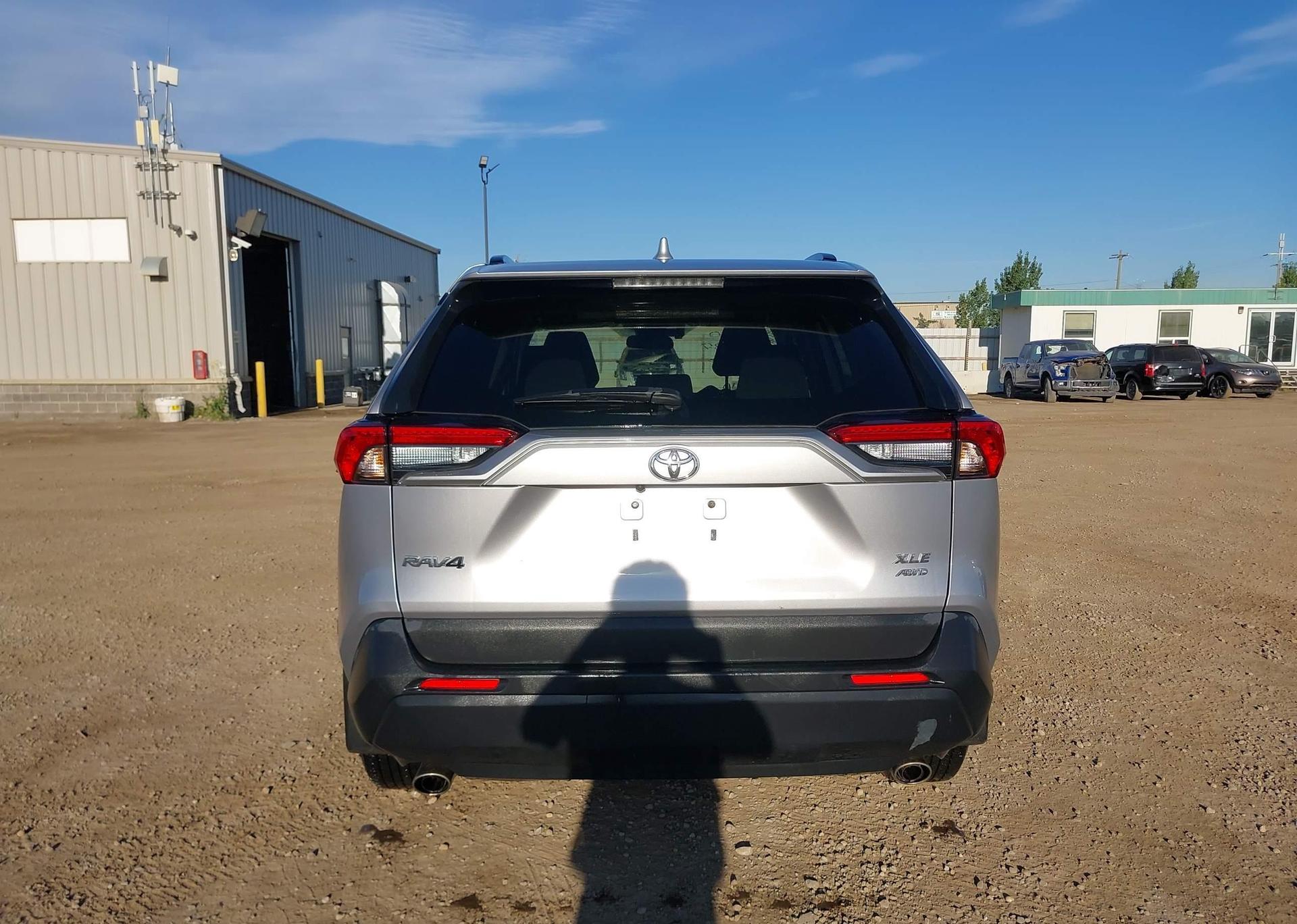2023 TOYOTA RAV4 XLE