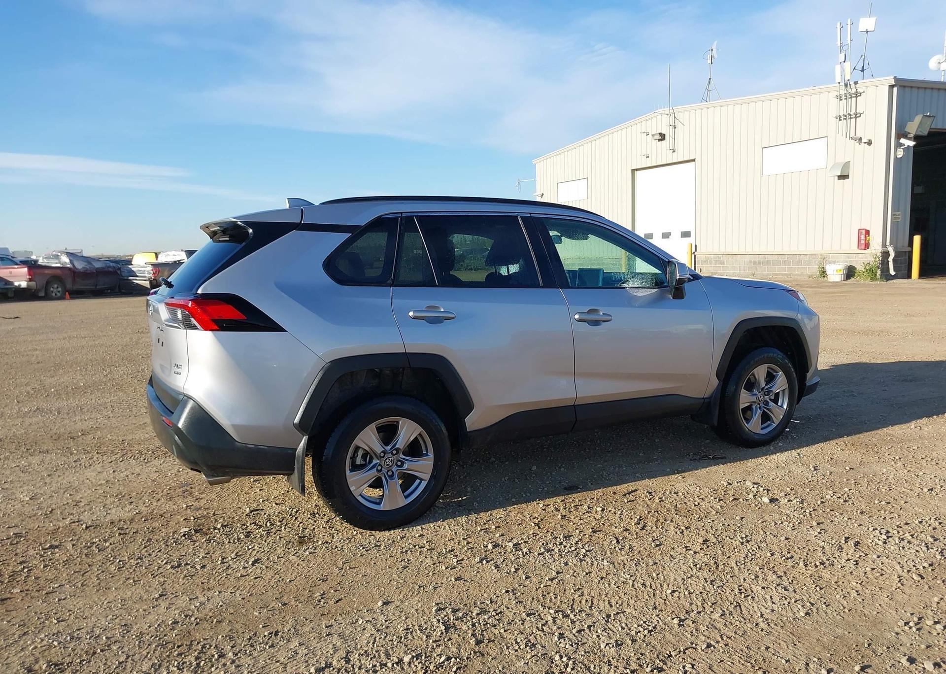 2023 TOYOTA RAV4 XLE