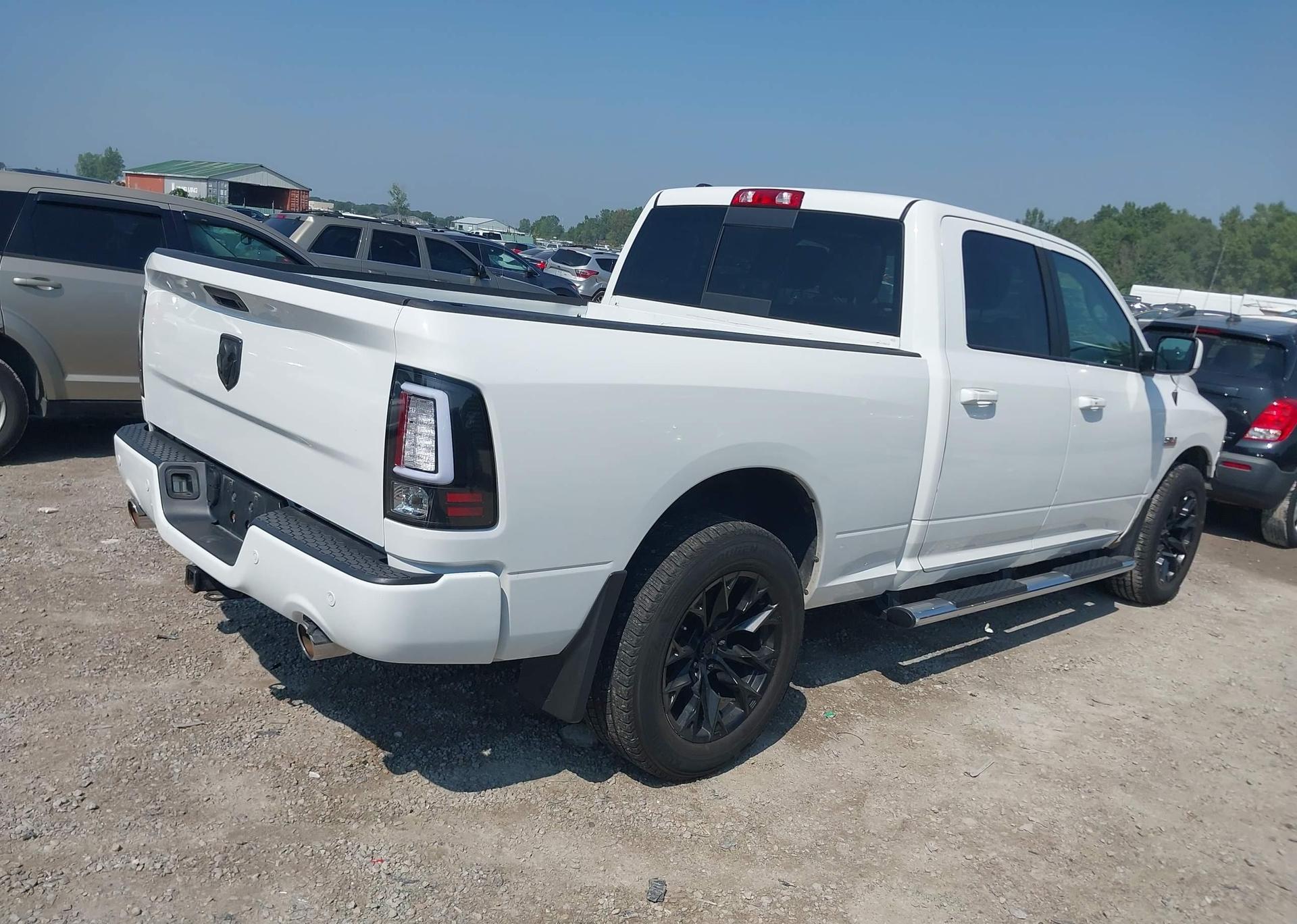 2016 RAM 1500 SPORT