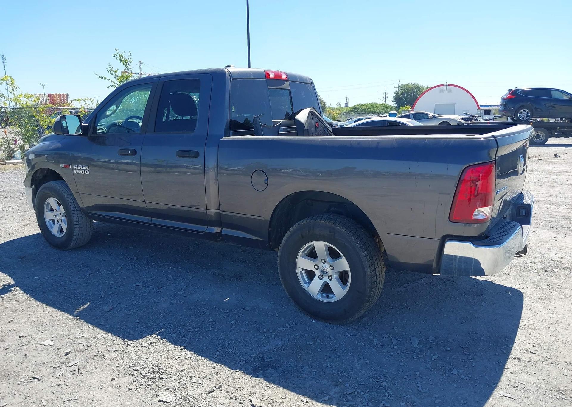 2016 RAM 1500 SLT