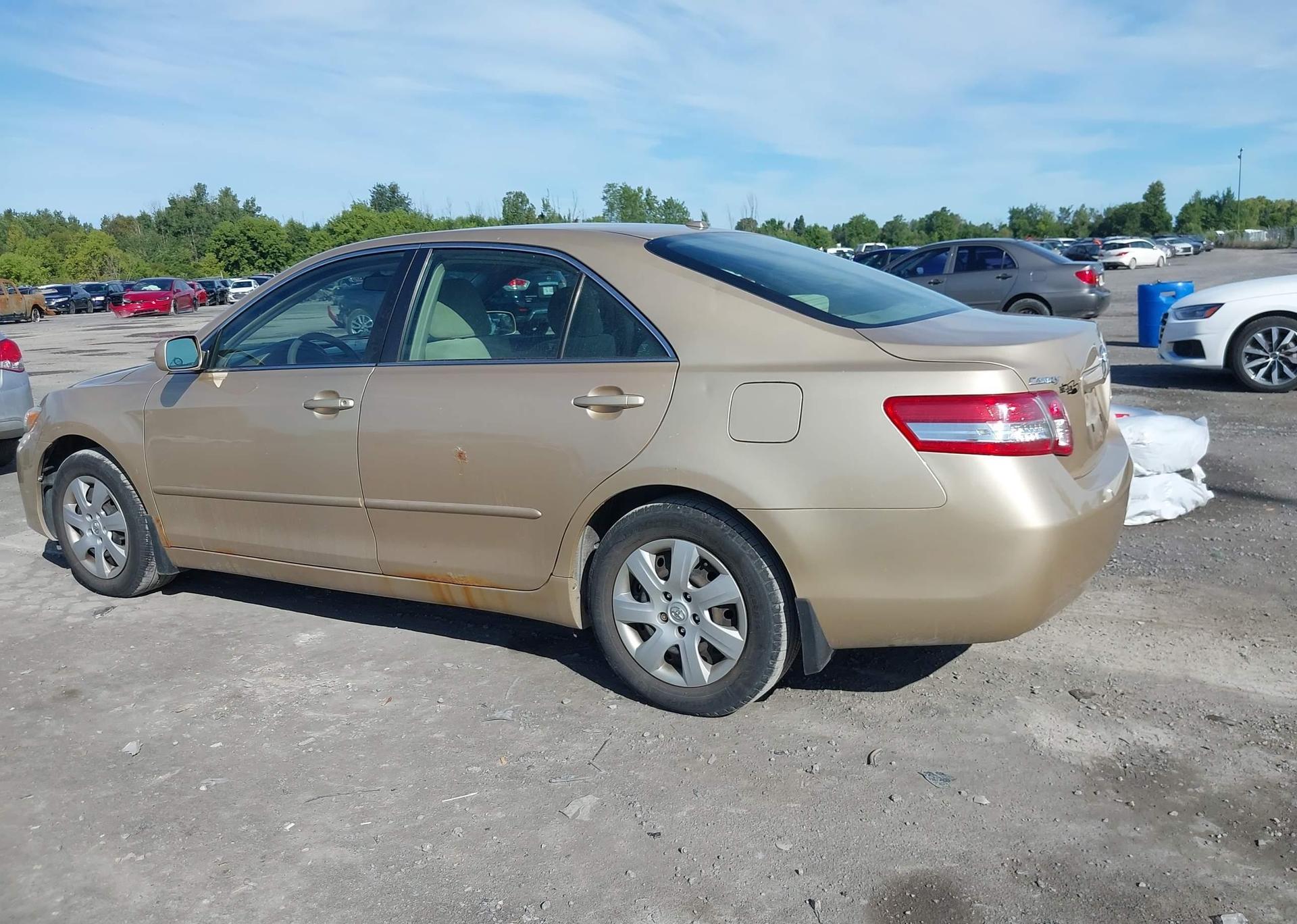 2011 TOYOTA CAMRY LE