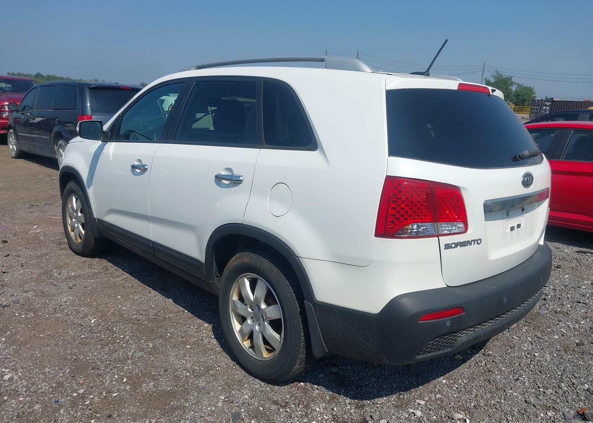 2013 KIA SORENTO LX