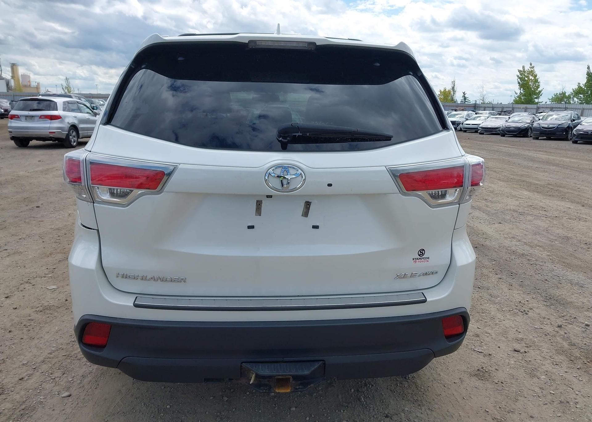 2016 TOYOTA highlander xle