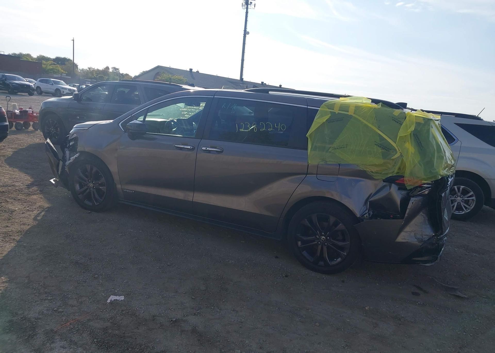 2021 TOYOTA SIENNA LE