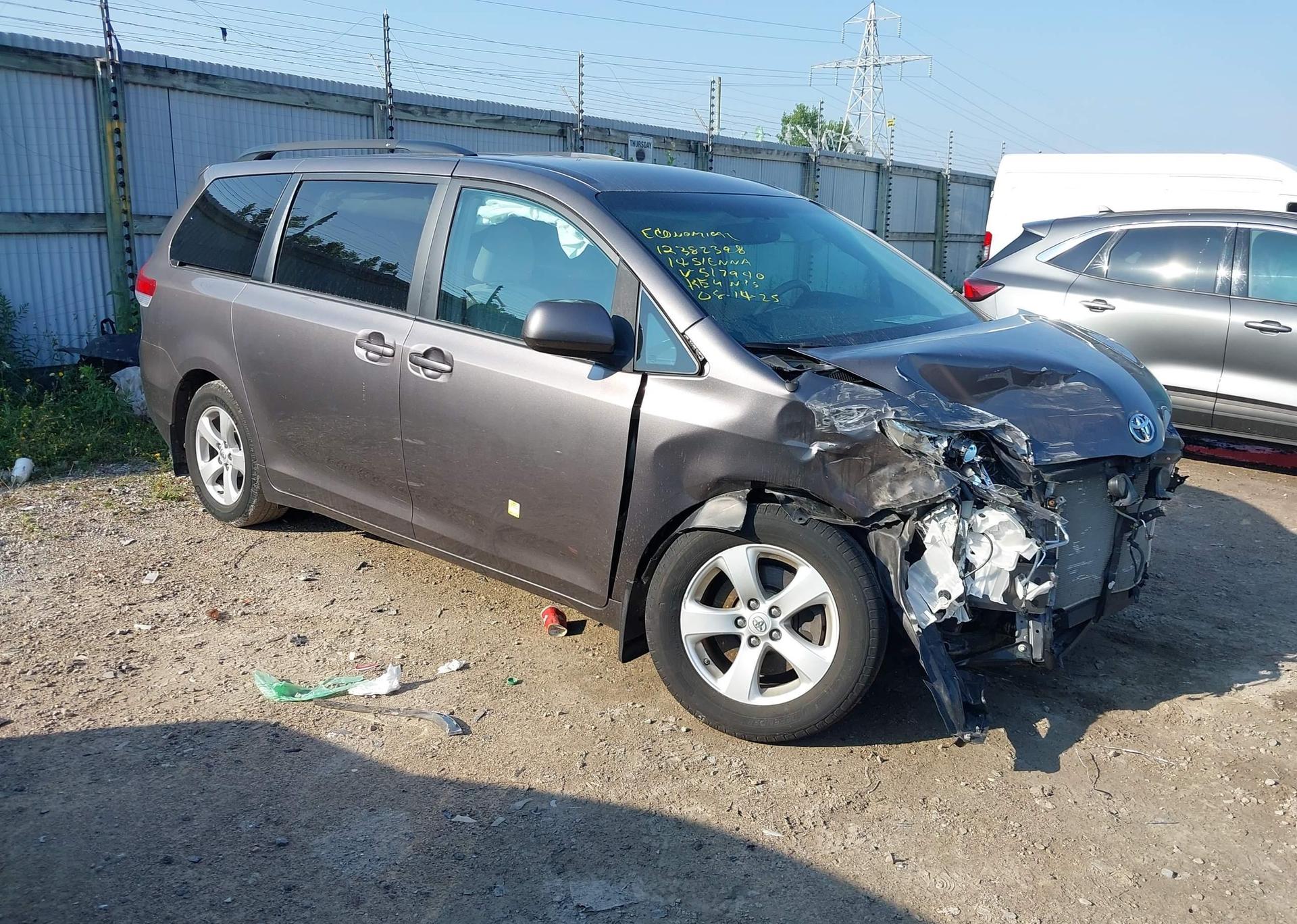 2014 TOYOTA SIENNA LE V6