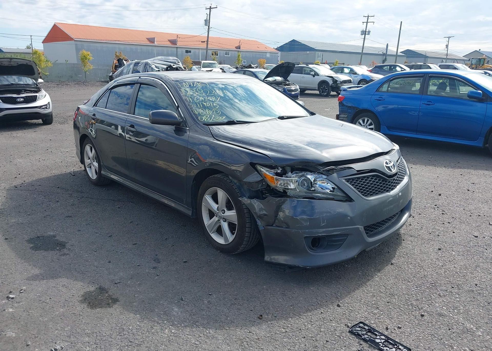 2011 TOYOTA CAMRY SE