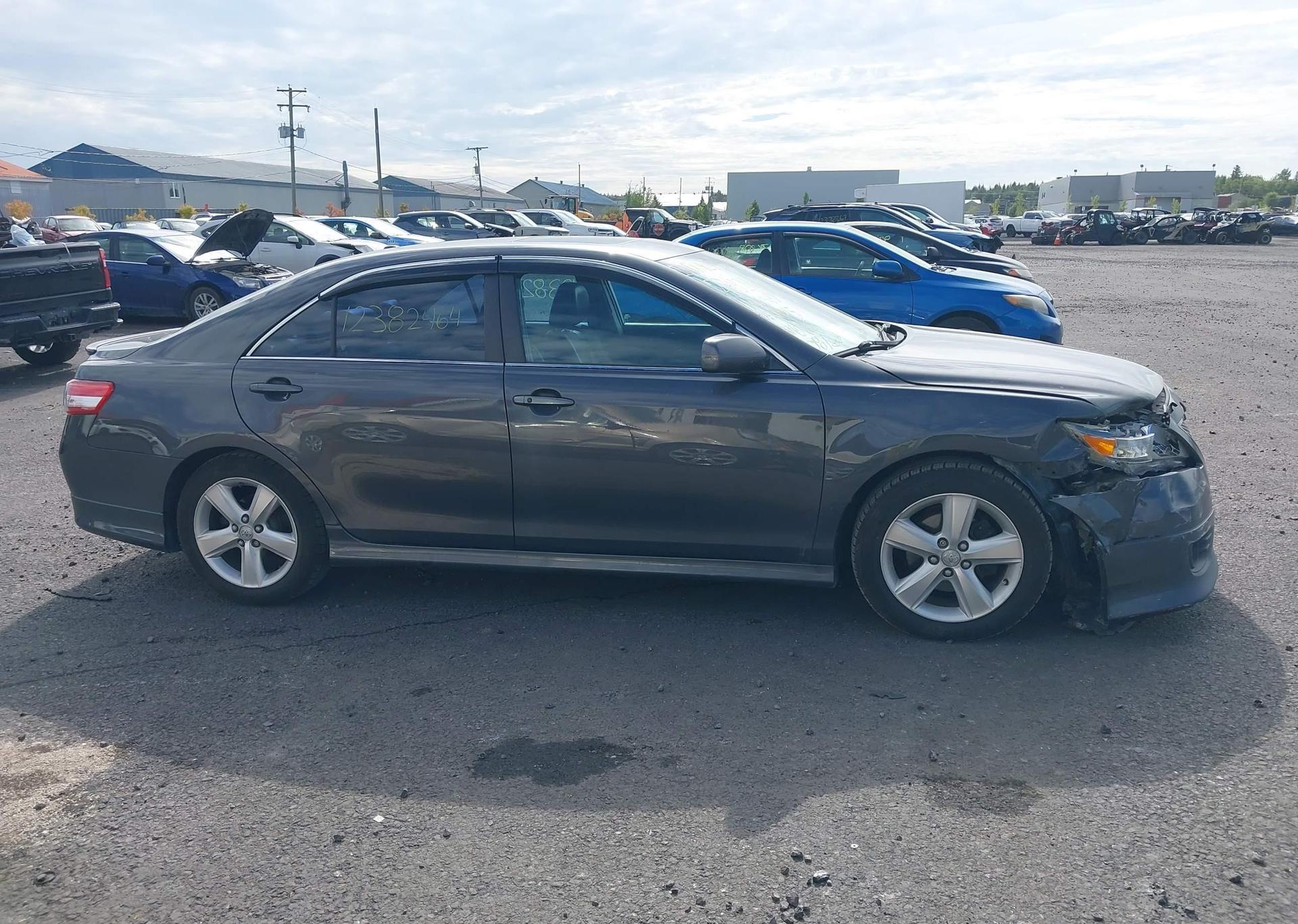 2011 TOYOTA CAMRY SE