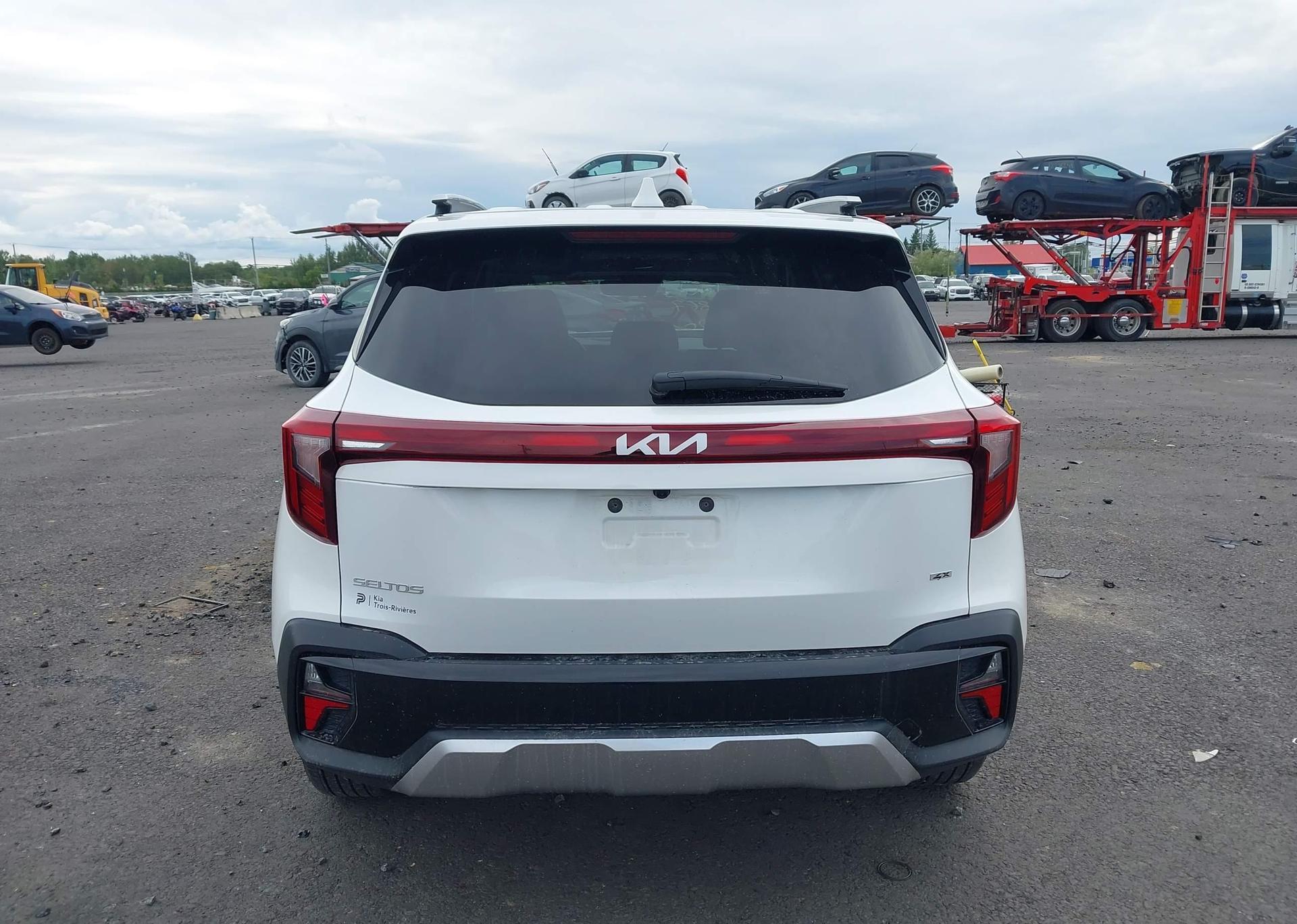 2024 KIA SELTOS EX