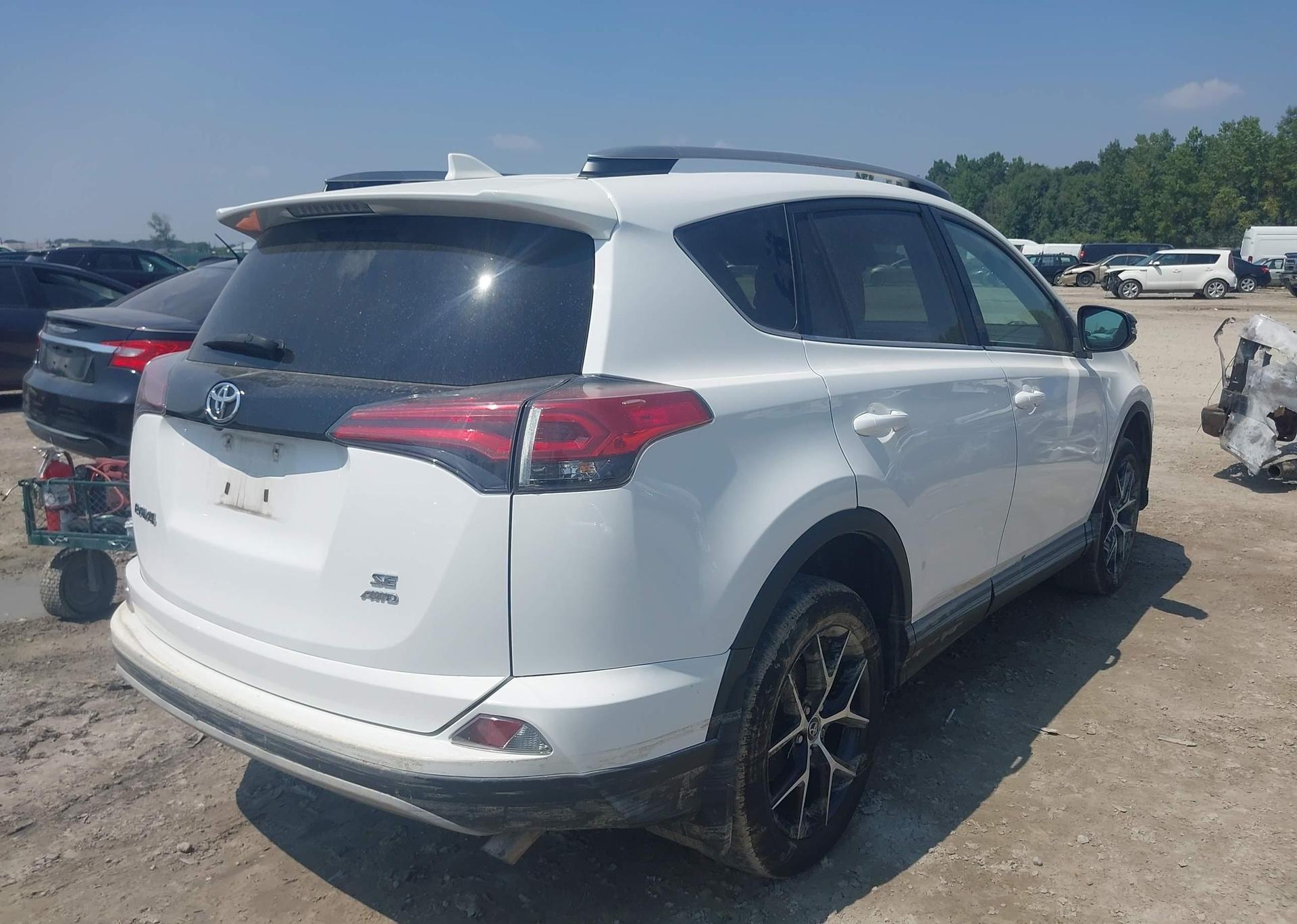 2017 TOYOTA RAV4 SE