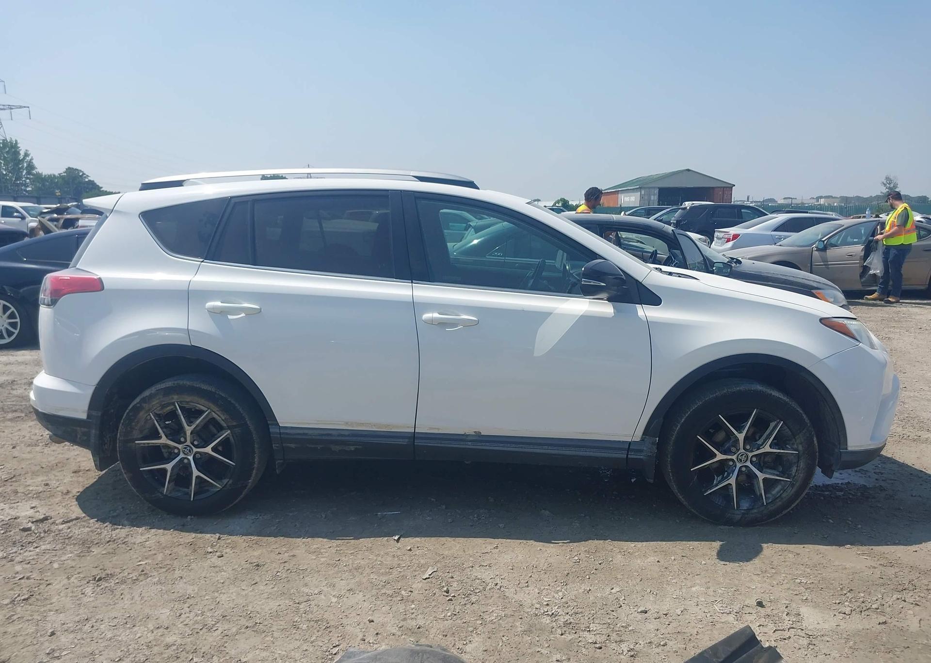 2017 TOYOTA RAV4 SE