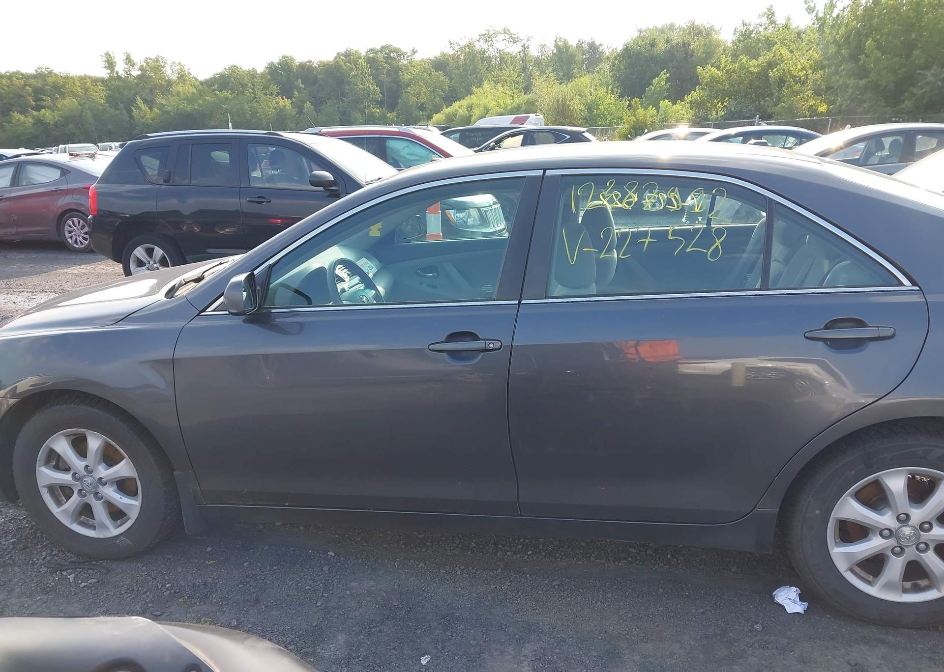 2011 TOYOTA CAMRY LE