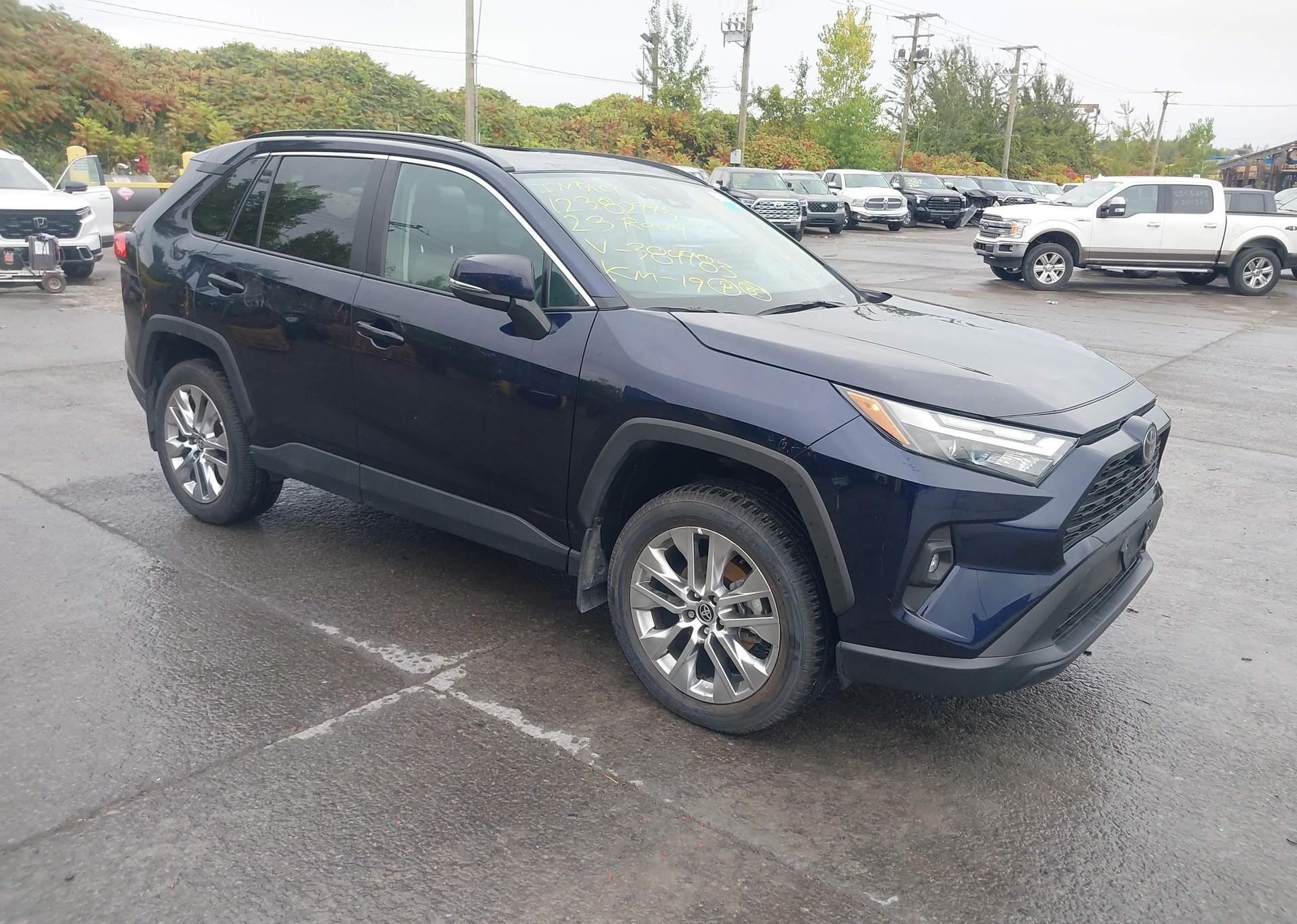2023 TOYOTA RAV4 XLE