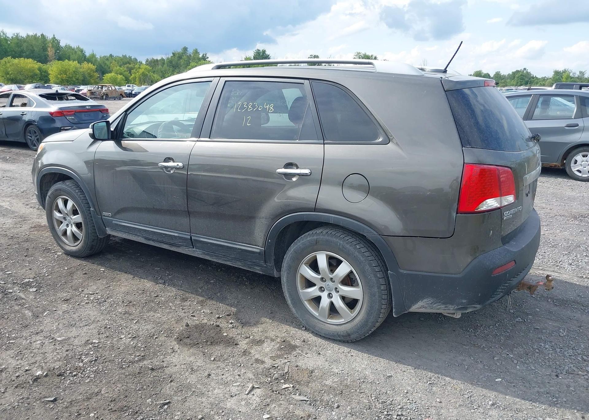 2012 KIA SORENTO LX