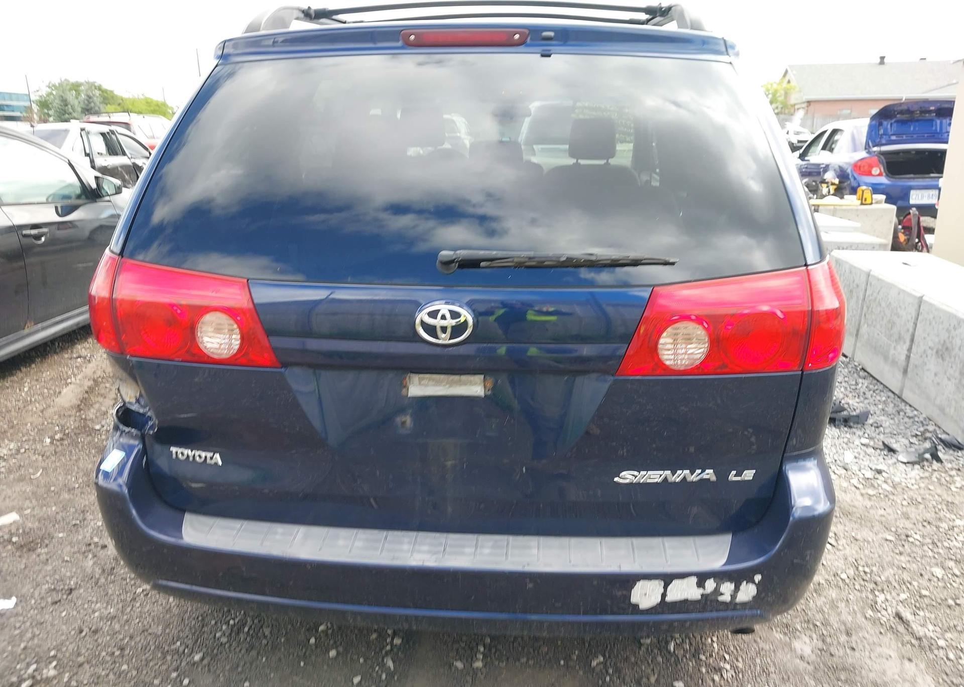 2006 TOYOTA SIENNA CE